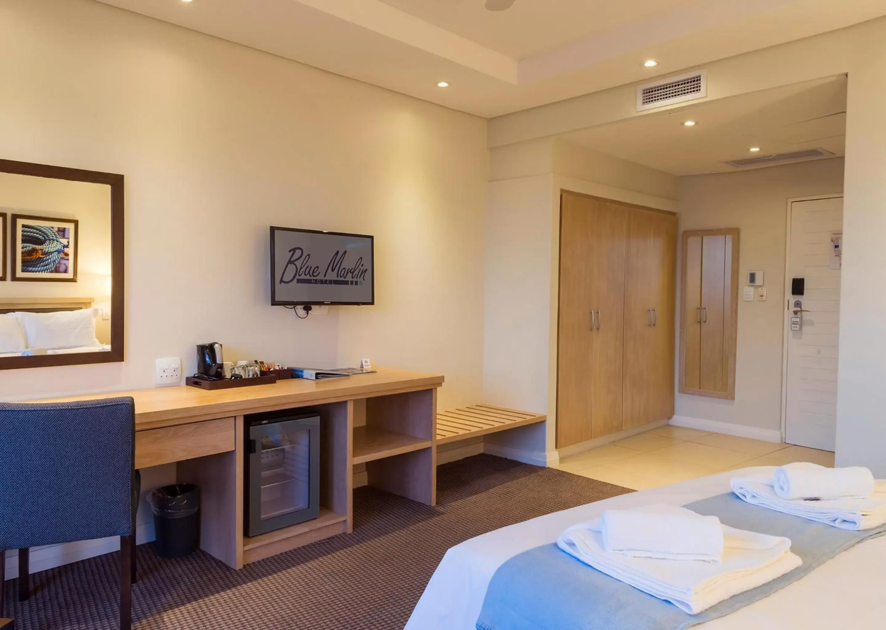 Bed, TV/Entertainment Center in Blue Marlin Hotel by Dream Resorts