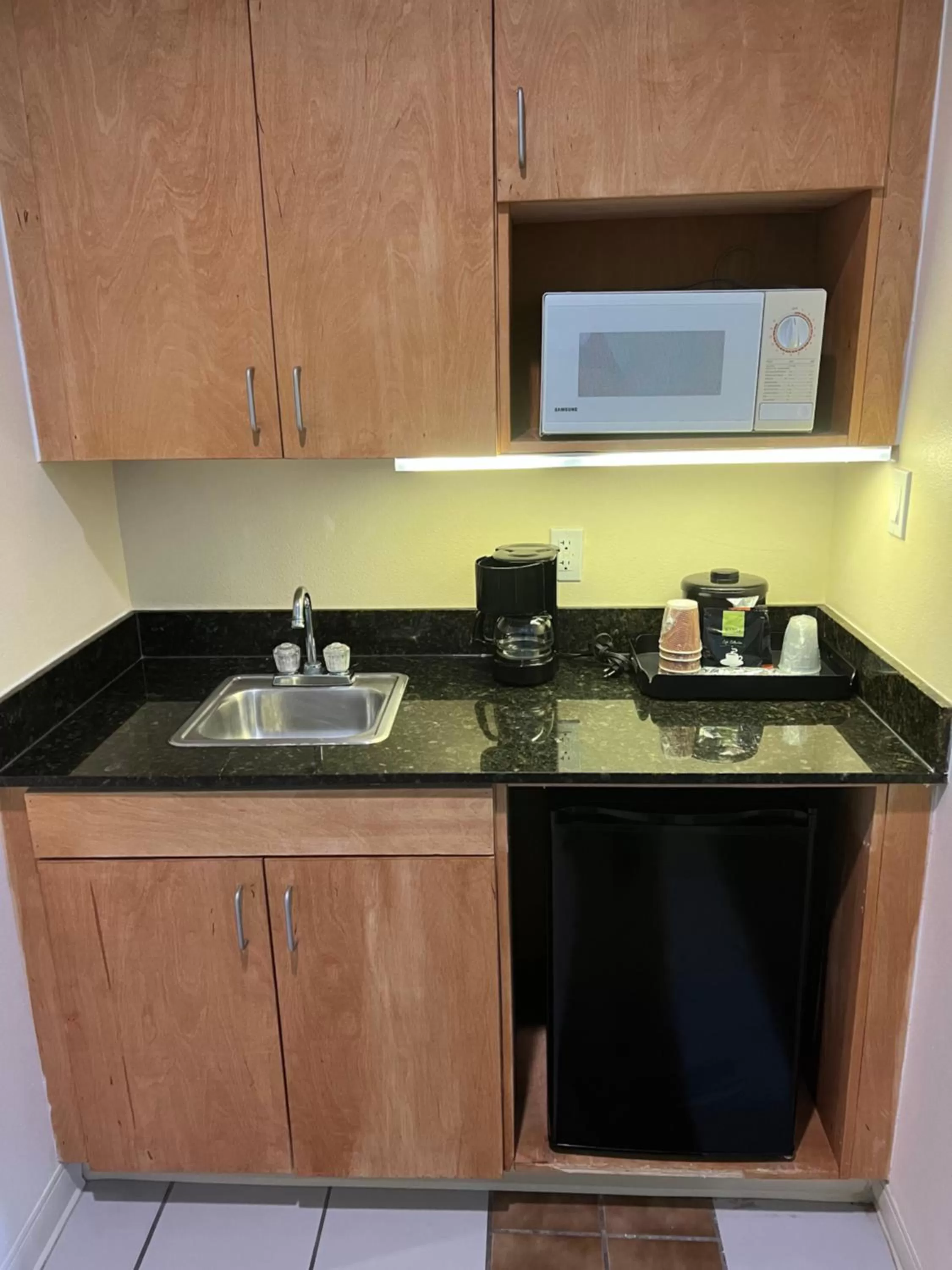 Kitchen or kitchenette in Sunchase Inn & Suites