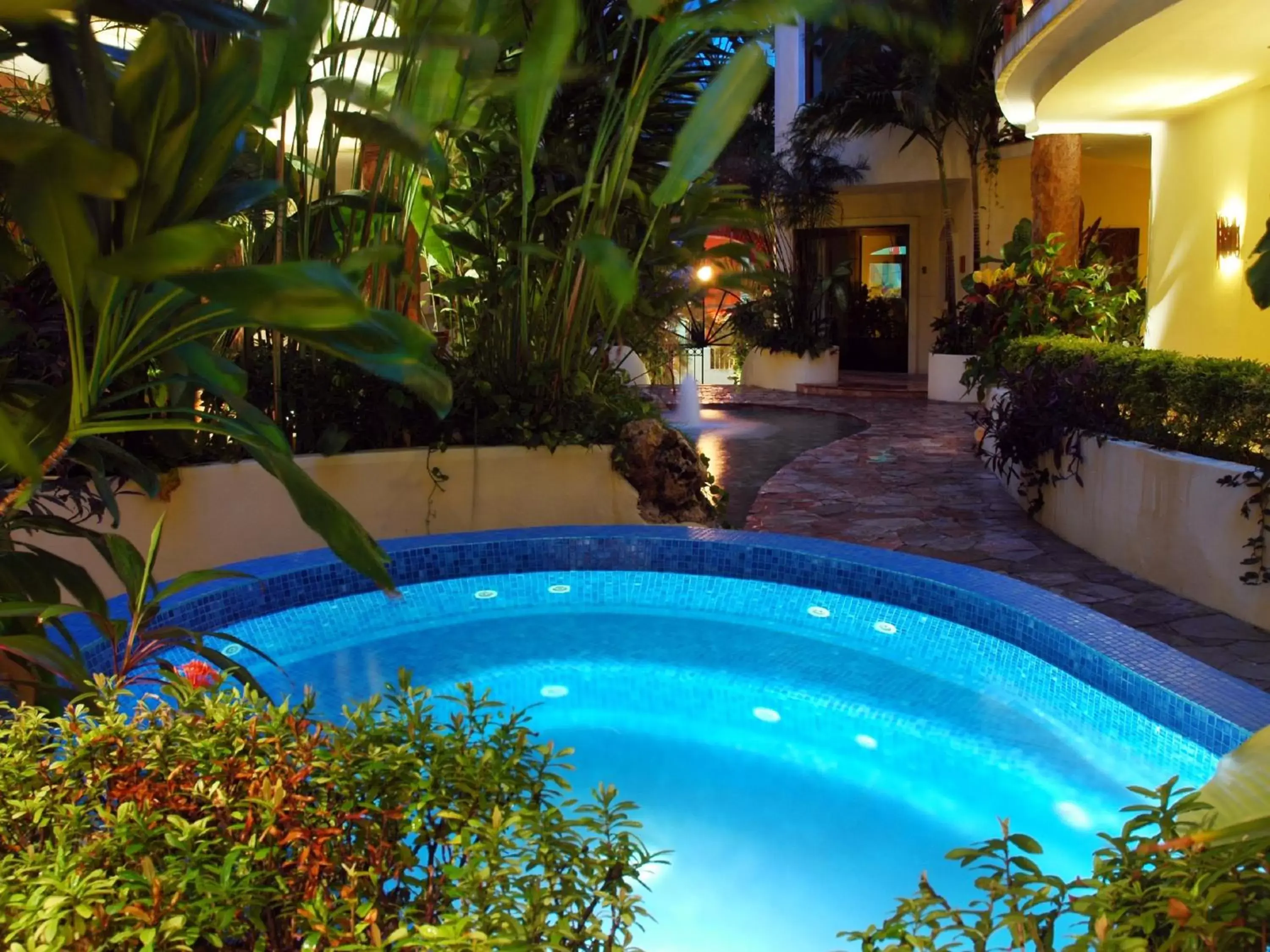 Swimming Pool in Villas Sacbe Condo Hotel and Beach Club