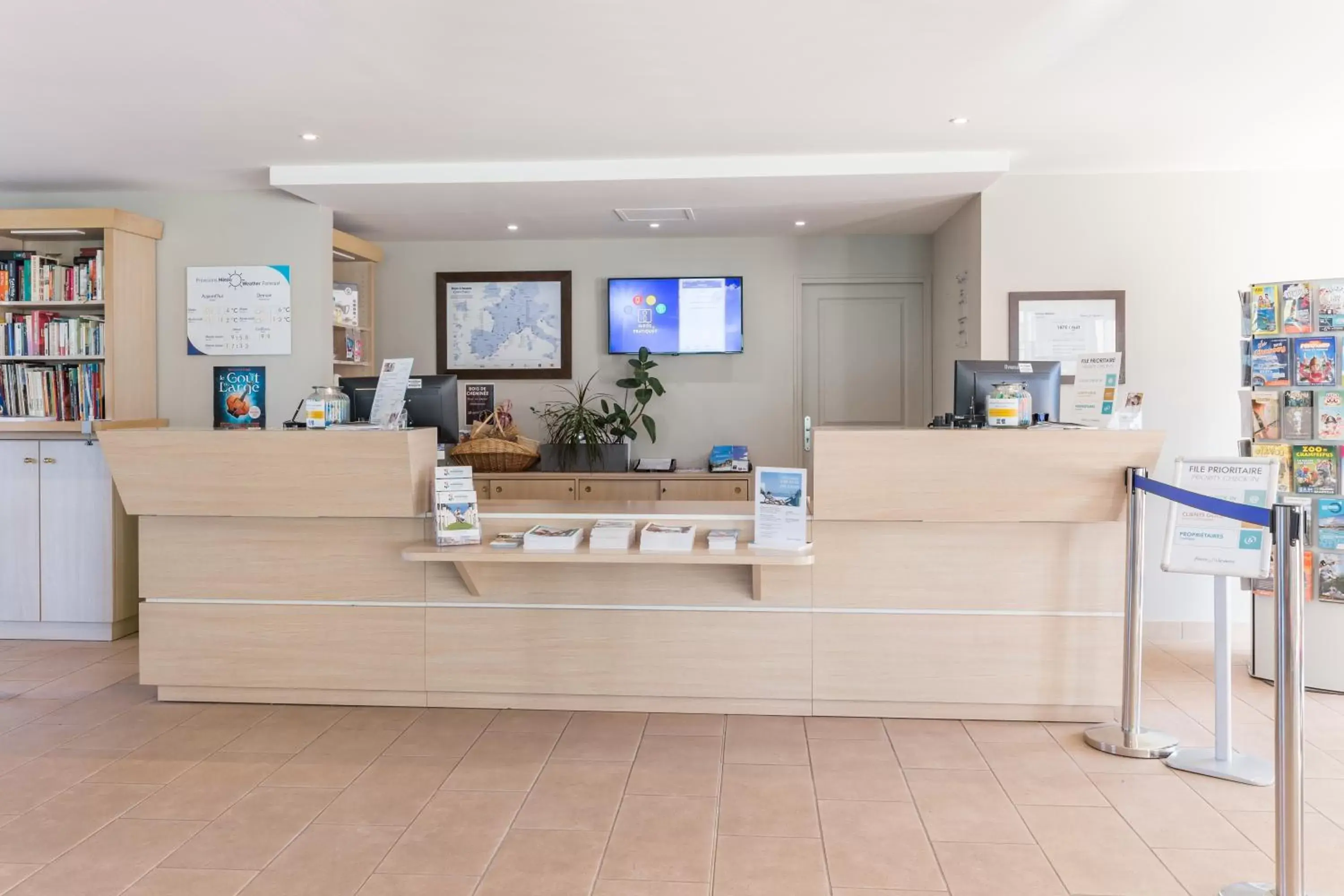 Library, Lobby/Reception in Résidence Pierre & Vacances Green Beach