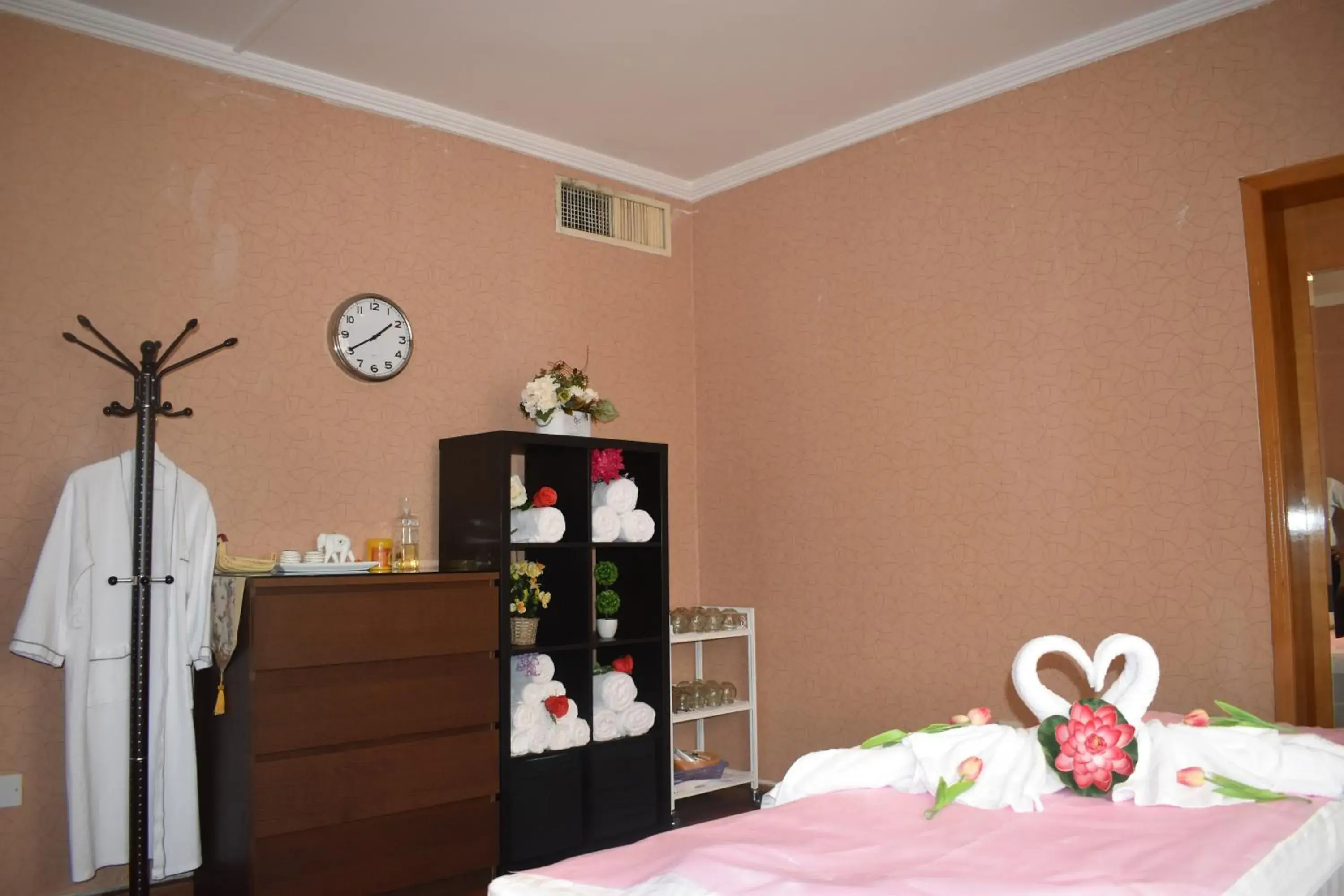 Spa and wellness centre/facilities, Bed in Emirates Plaza Hotel Spa and wellness centre/facilities, Bed in Emirates Plaza Hotel