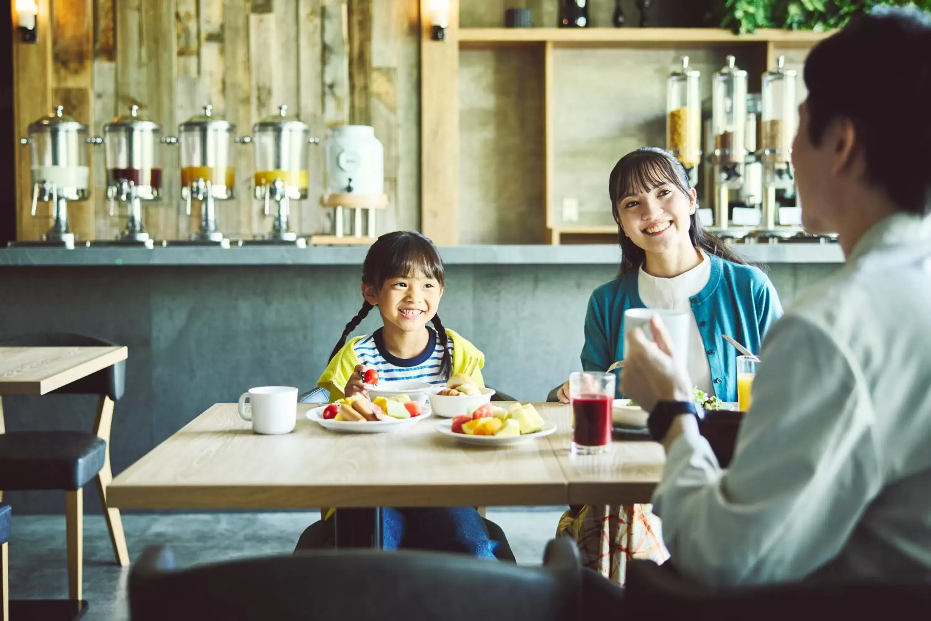 Restaurant/places to eat in Holiday Inn Express Osaka City Centre- Midosuji by IHG Restaurant/places to eat in Holiday Inn Express Osaka City Centre- Midosuji by IHG