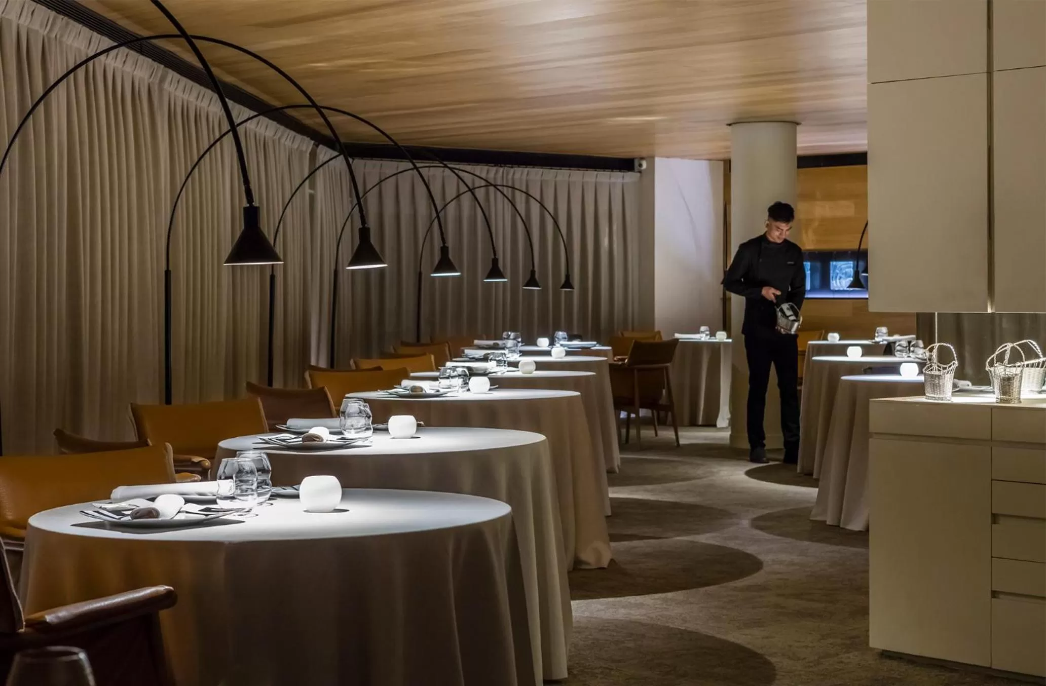 Restaurant/places to eat in Cram Hotel