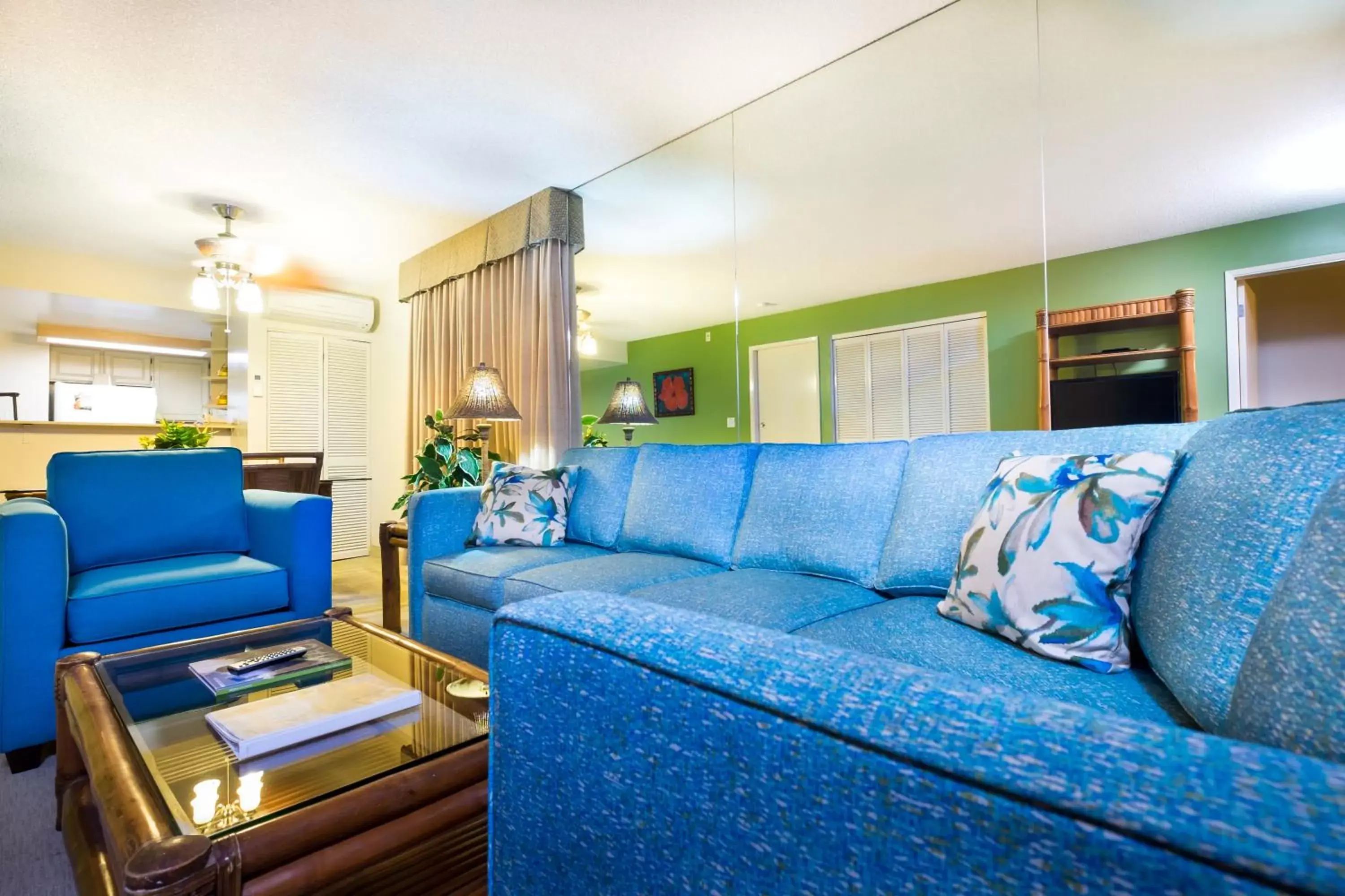 Living room, Seating Area in Kahana Falls Resort