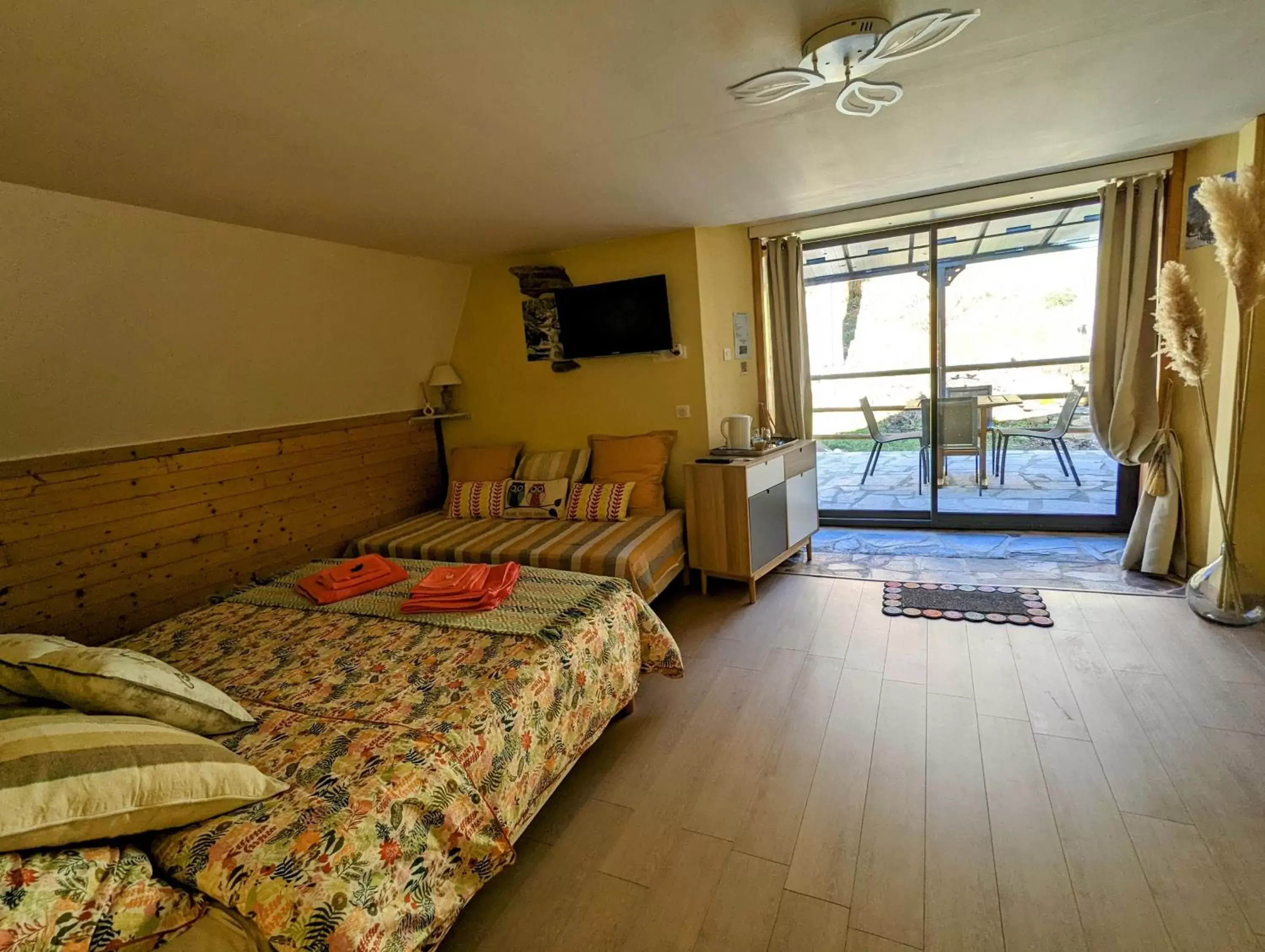 Bedroom in Chambres et table d'hôtes Le Lepadou-Bas