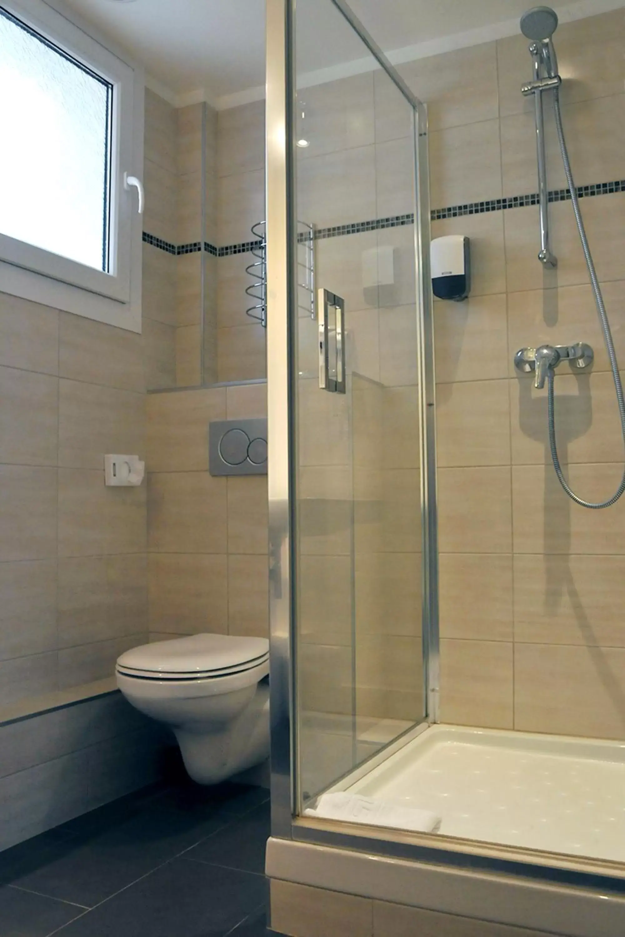Shower, Bathroom in Hôtel Des Quatrans