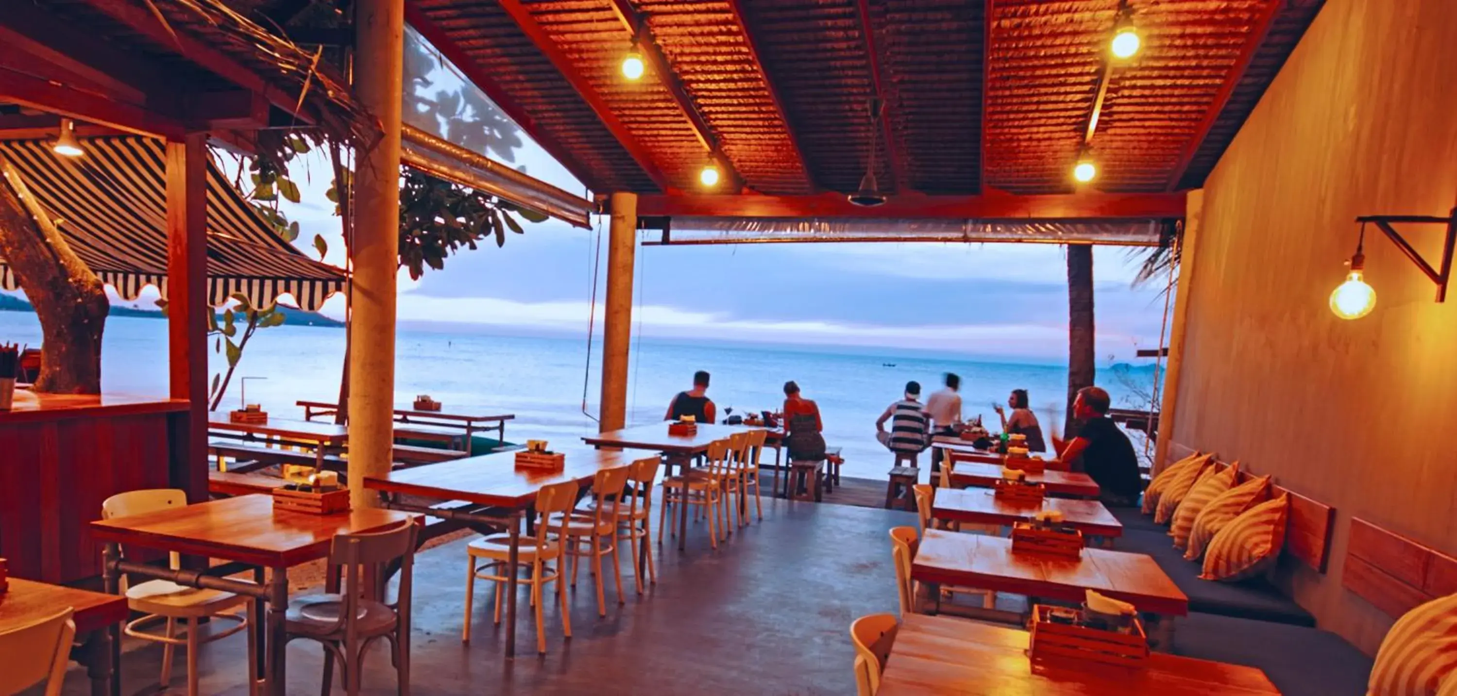 Restaurant/Places to Eat in Escape Beach Resort - SHA Extra Plus Certified