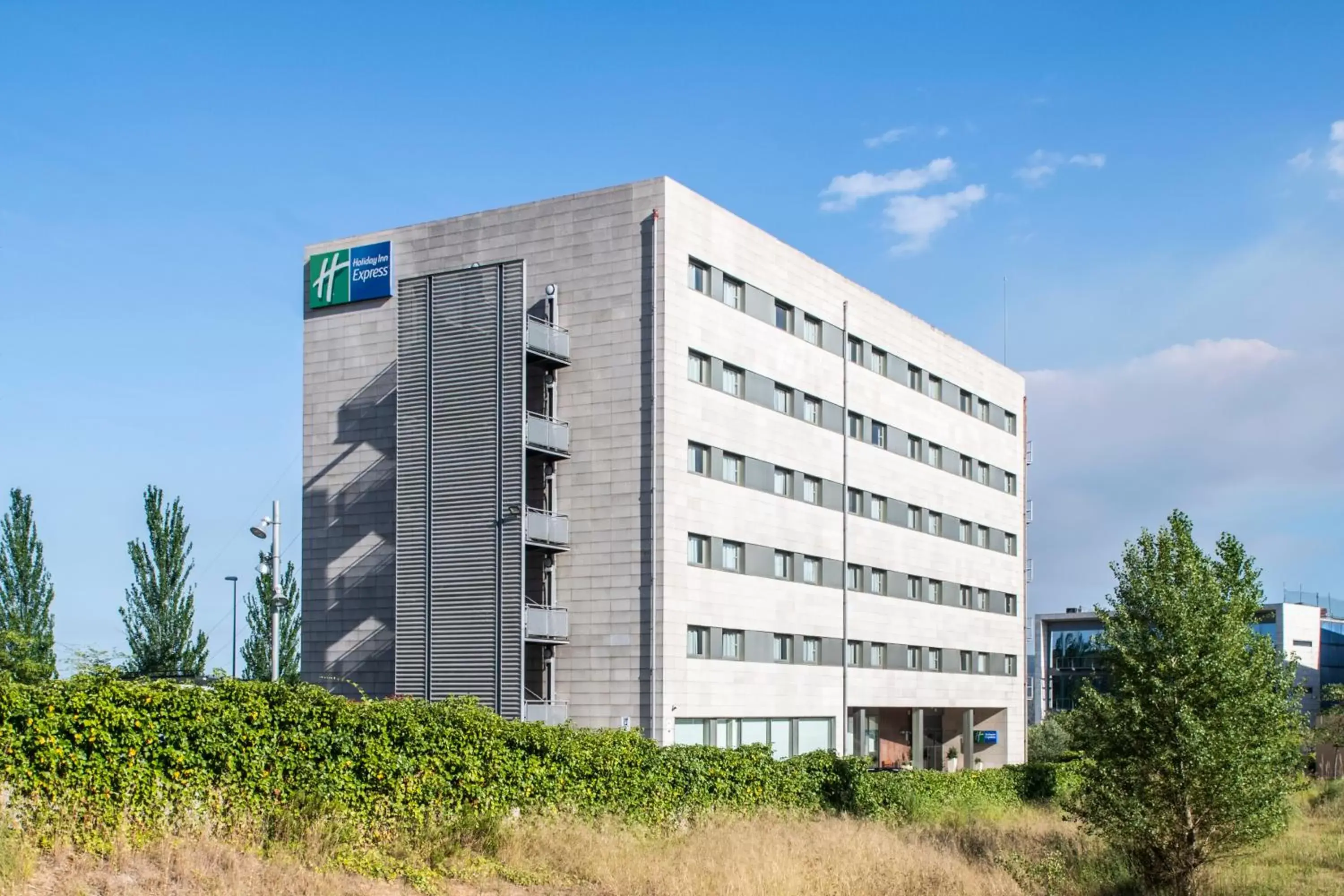 Property building in Holiday Inn Express Sant Cugat by IHG Property building in Holiday Inn Express Sant Cugat by IHG