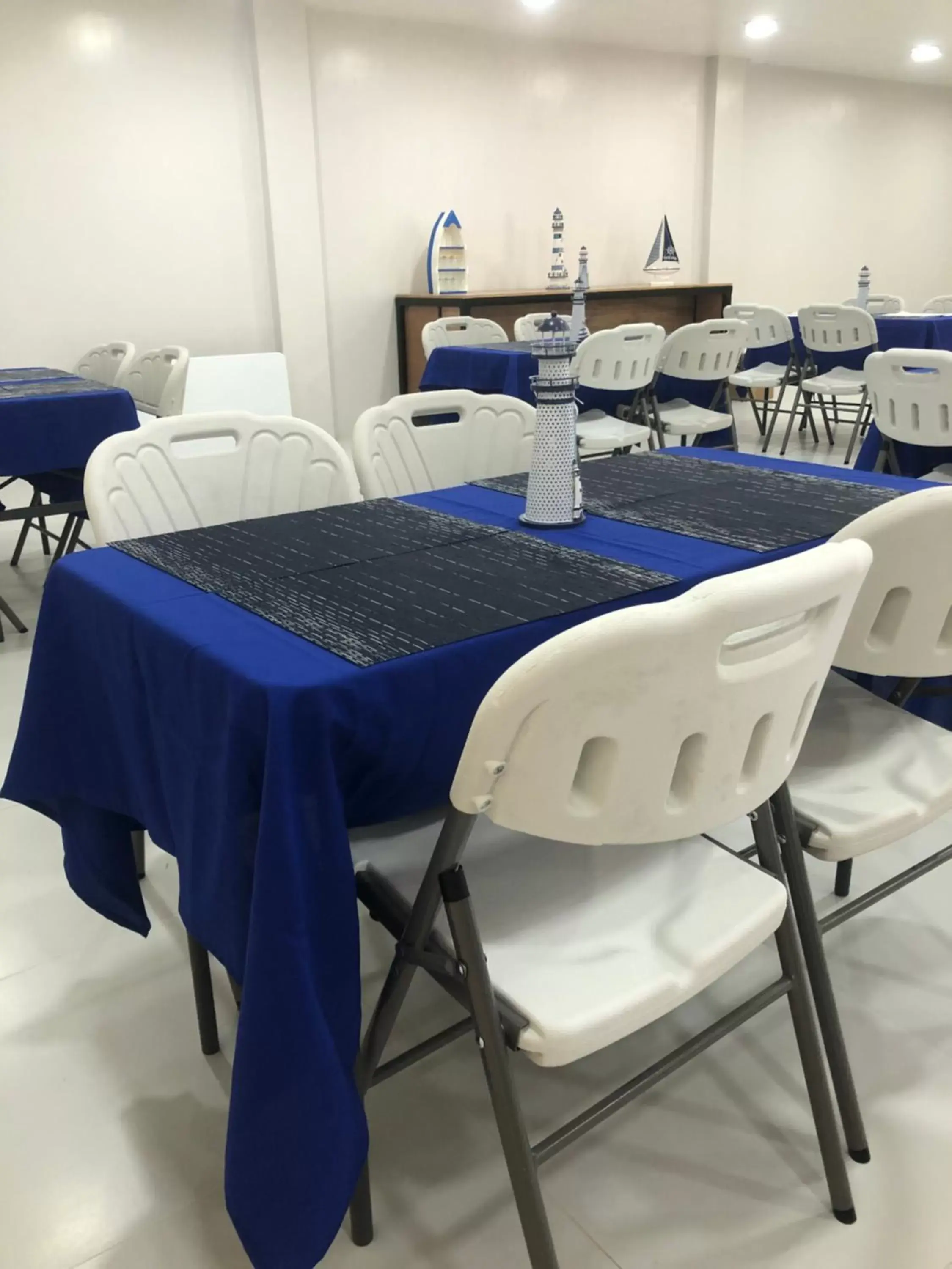 Restaurant/places to eat in South Anchorage Inn Restaurant/places to eat in South Anchorage Inn