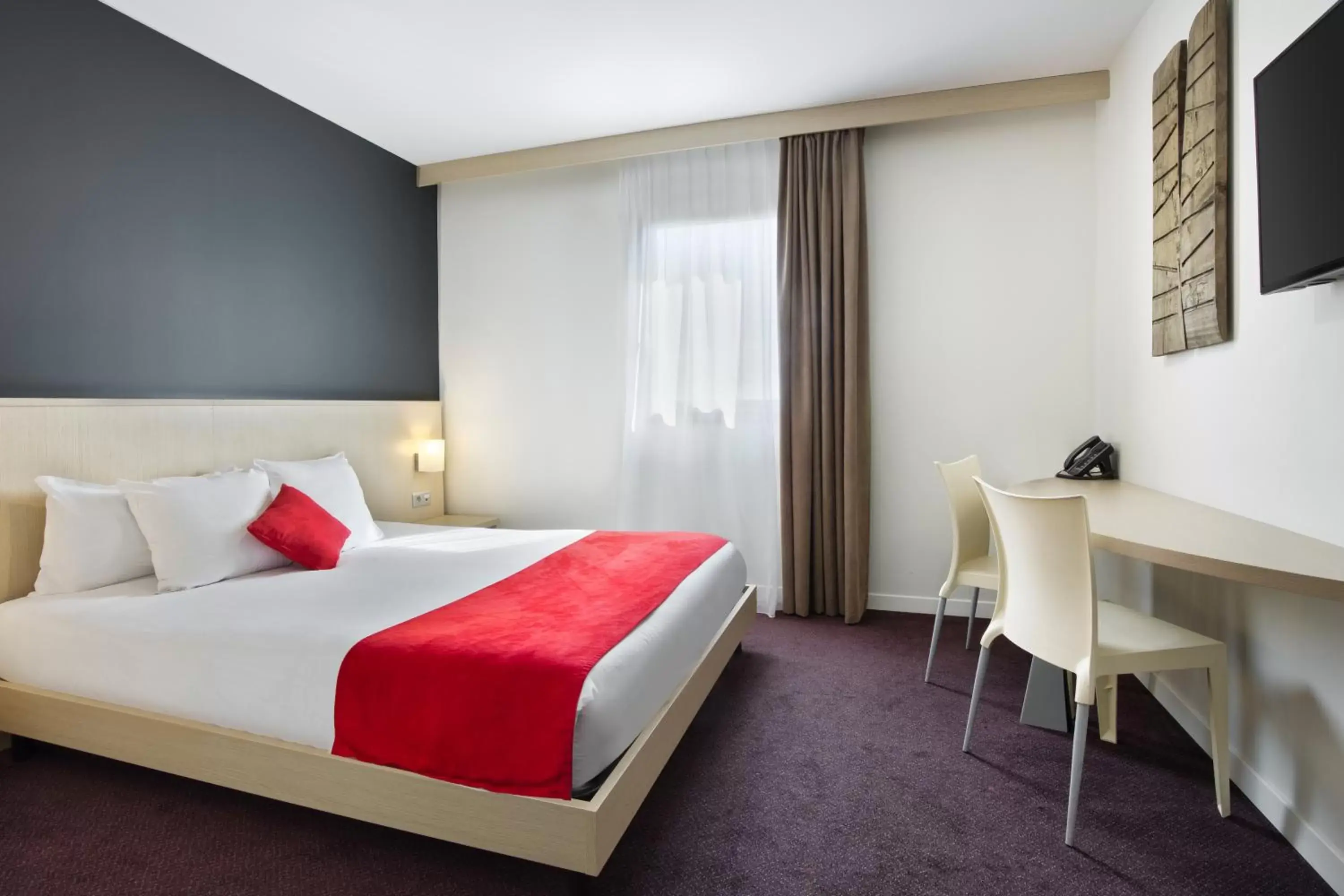 Bed in Sure Hotel by Best Western Nantes Beaujoire