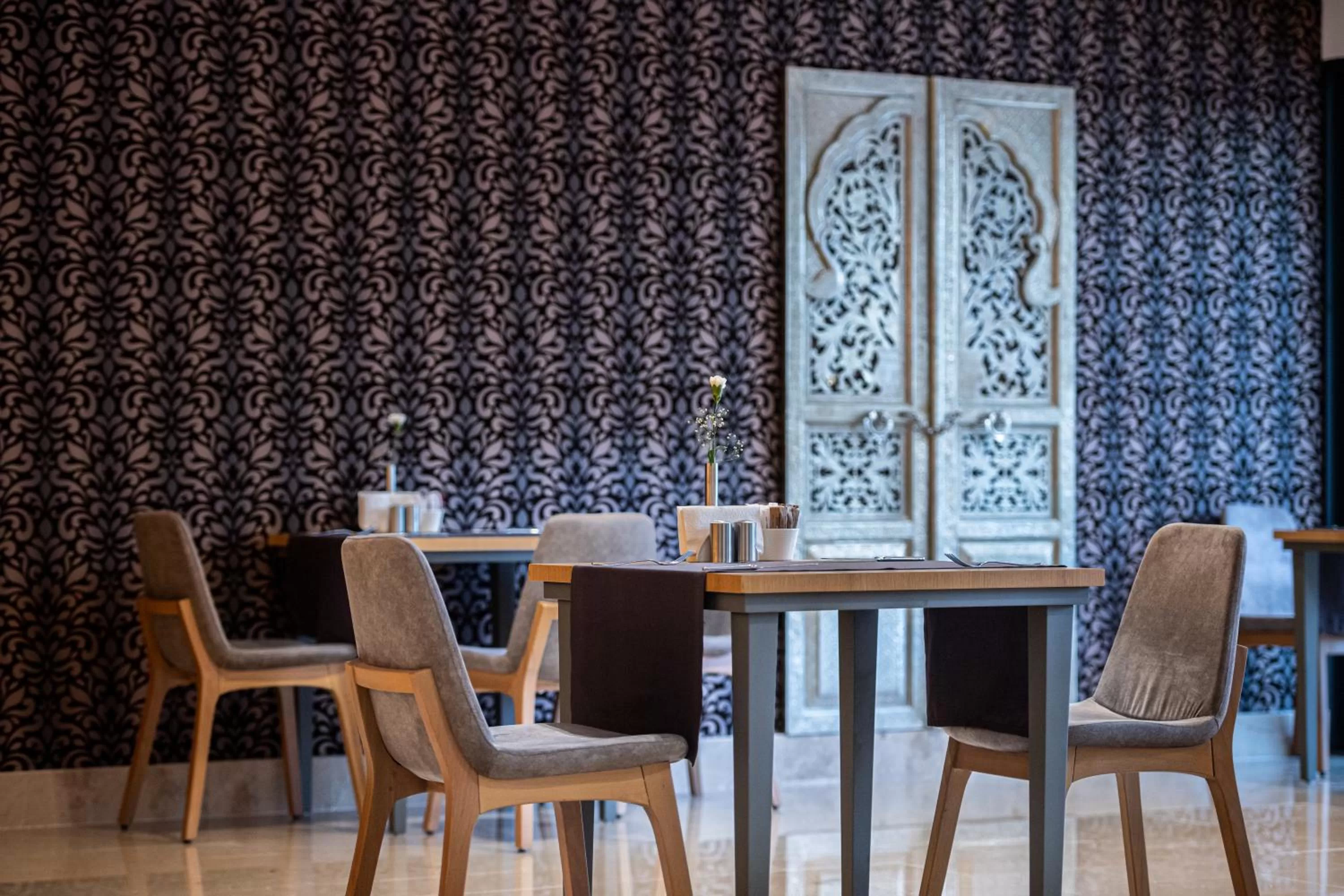 Restaurant/places to eat in Sealife Lounge - Adult only