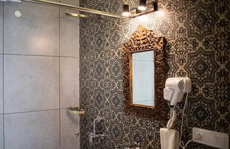 Bathroom in Swaroop Vilas - Lake Facing Boutique Hotel