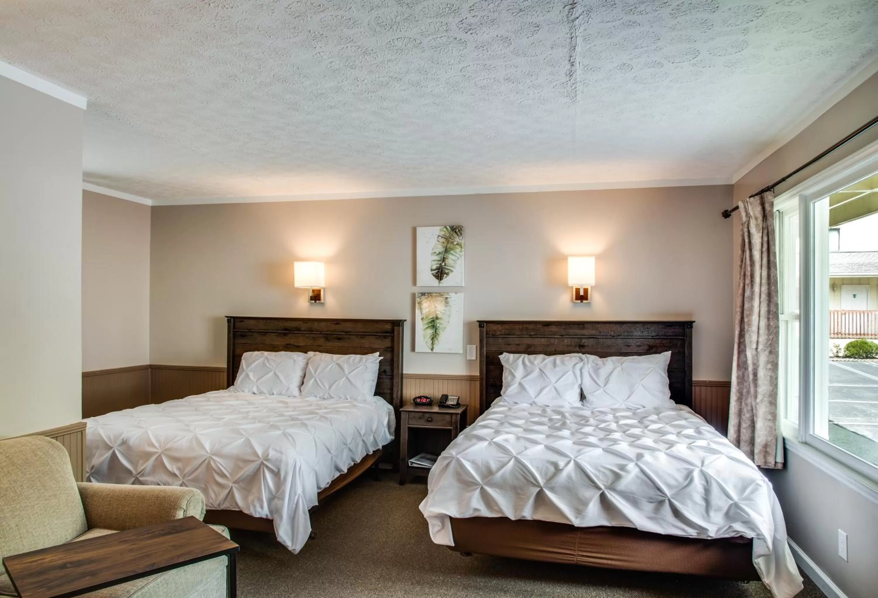 Bed in Boxwood Lodge Blowing Rock near Boone-University