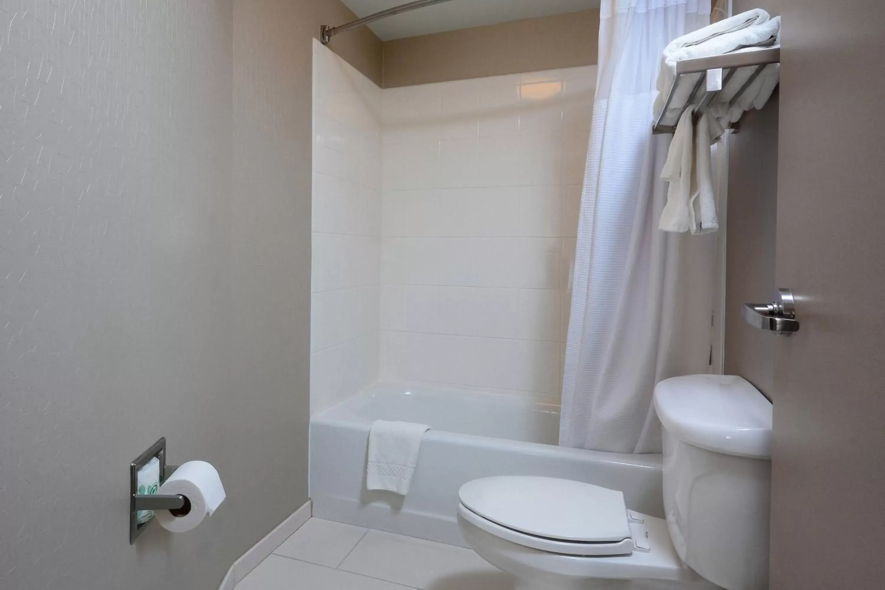 Bathroom in SpringHill Suites by Marriott Lynchburg Airport/University Area