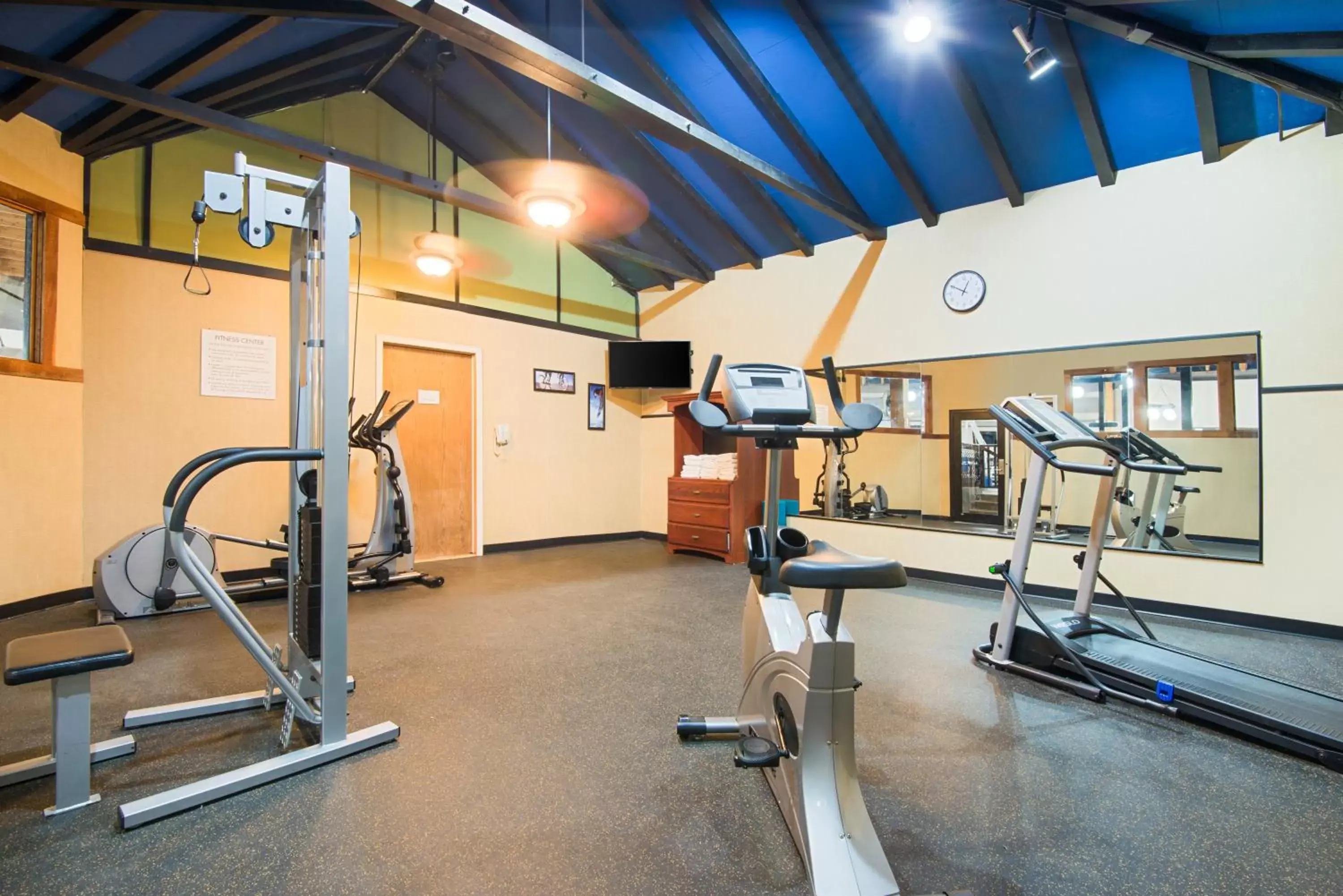 Fitness centre/facilities, Fitness Center/Facilities in Ramada Plaza by Wyndham Gillette Conference Center