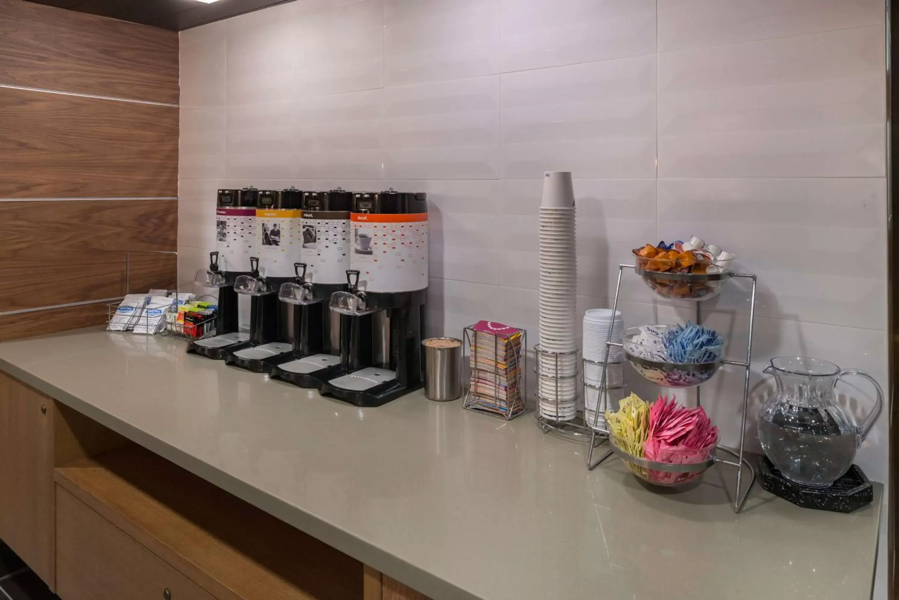 Breakfast in Hampton Inn San Francisco Downtown/Convention Center Breakfast in Hampton Inn San Francisco Downtown/Convention Center