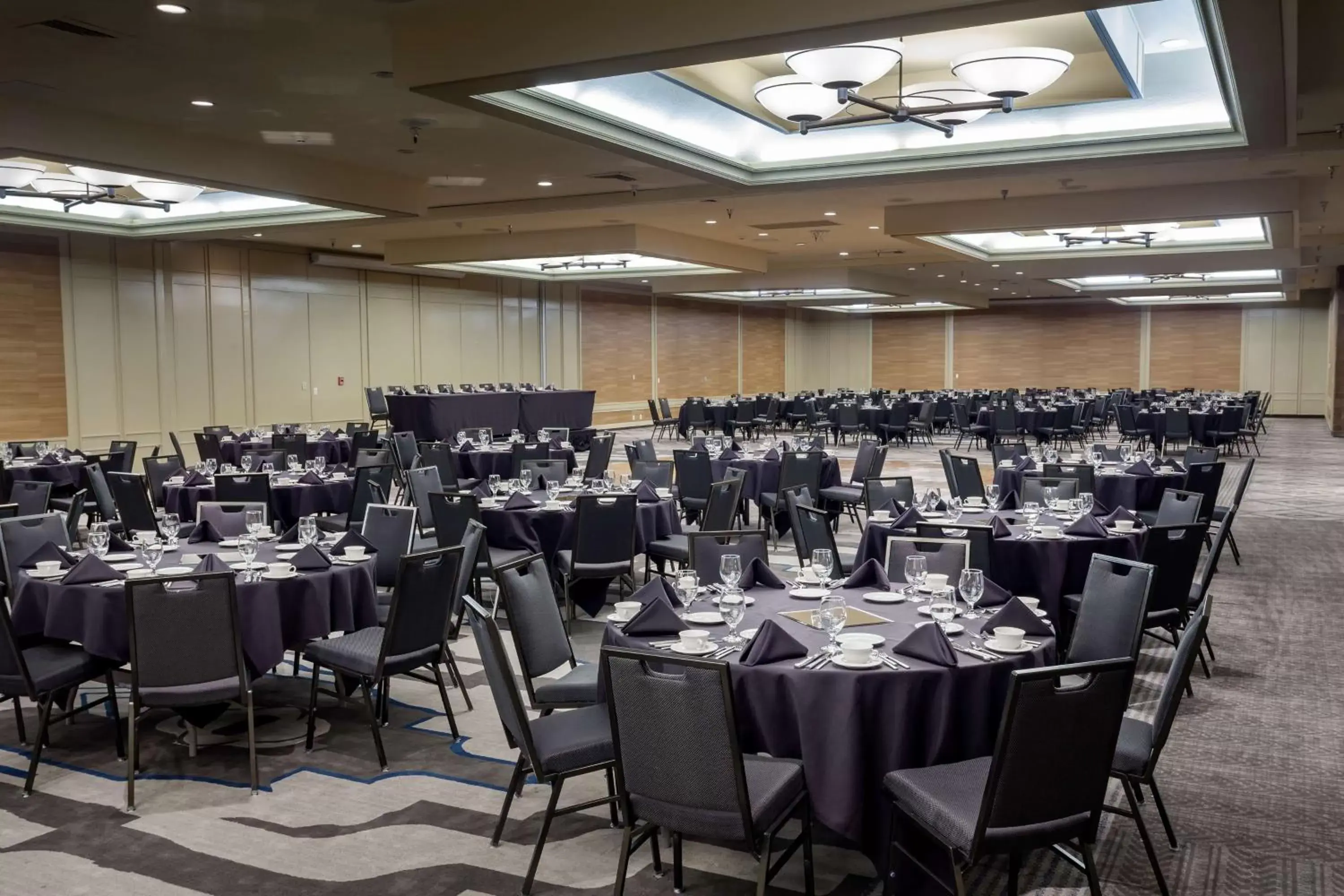 Meeting/conference room, Restaurant/Places to Eat in Doubletree By Hilton Billings