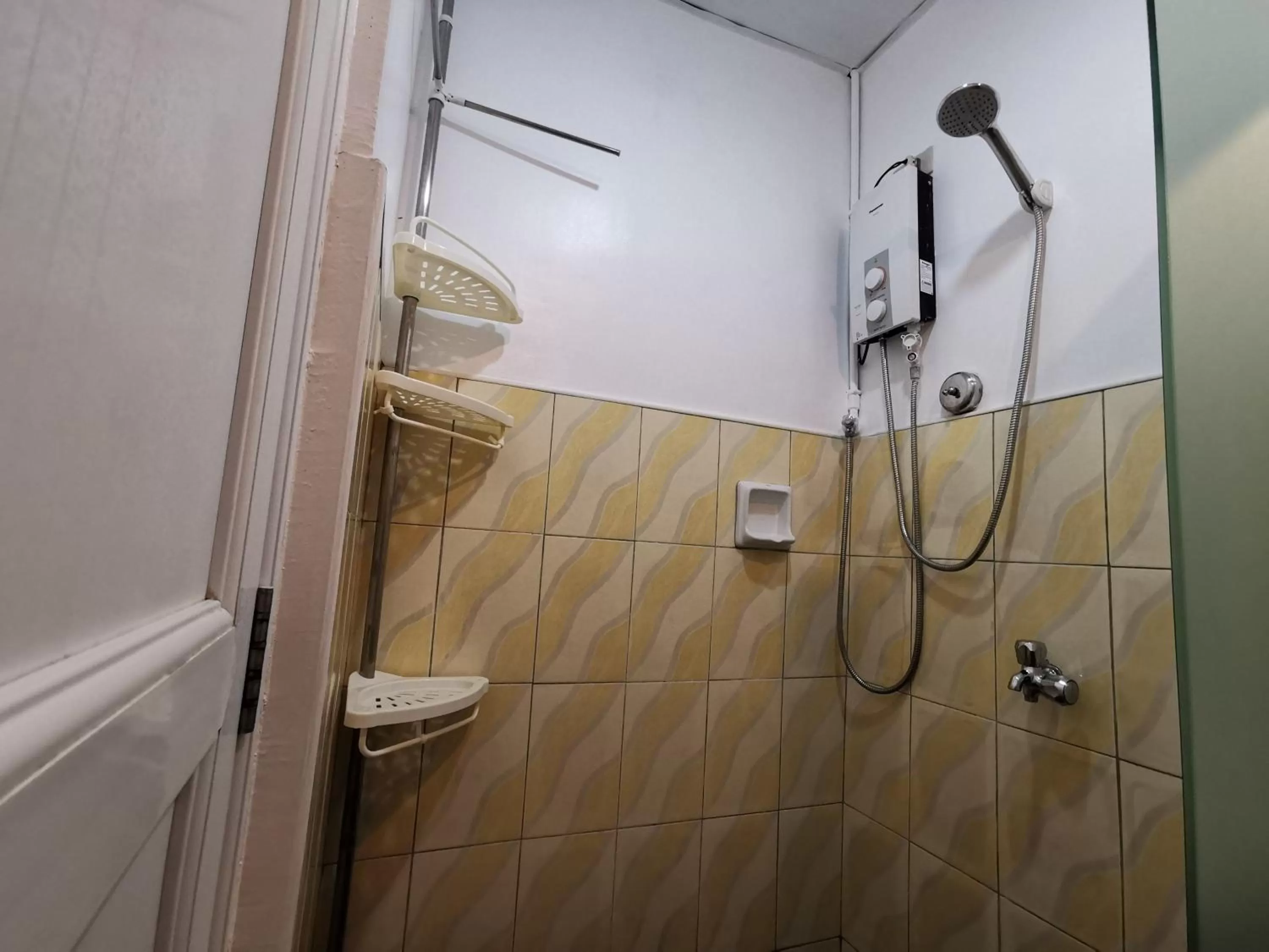 Bathroom in Pescadores Suites Moalboal