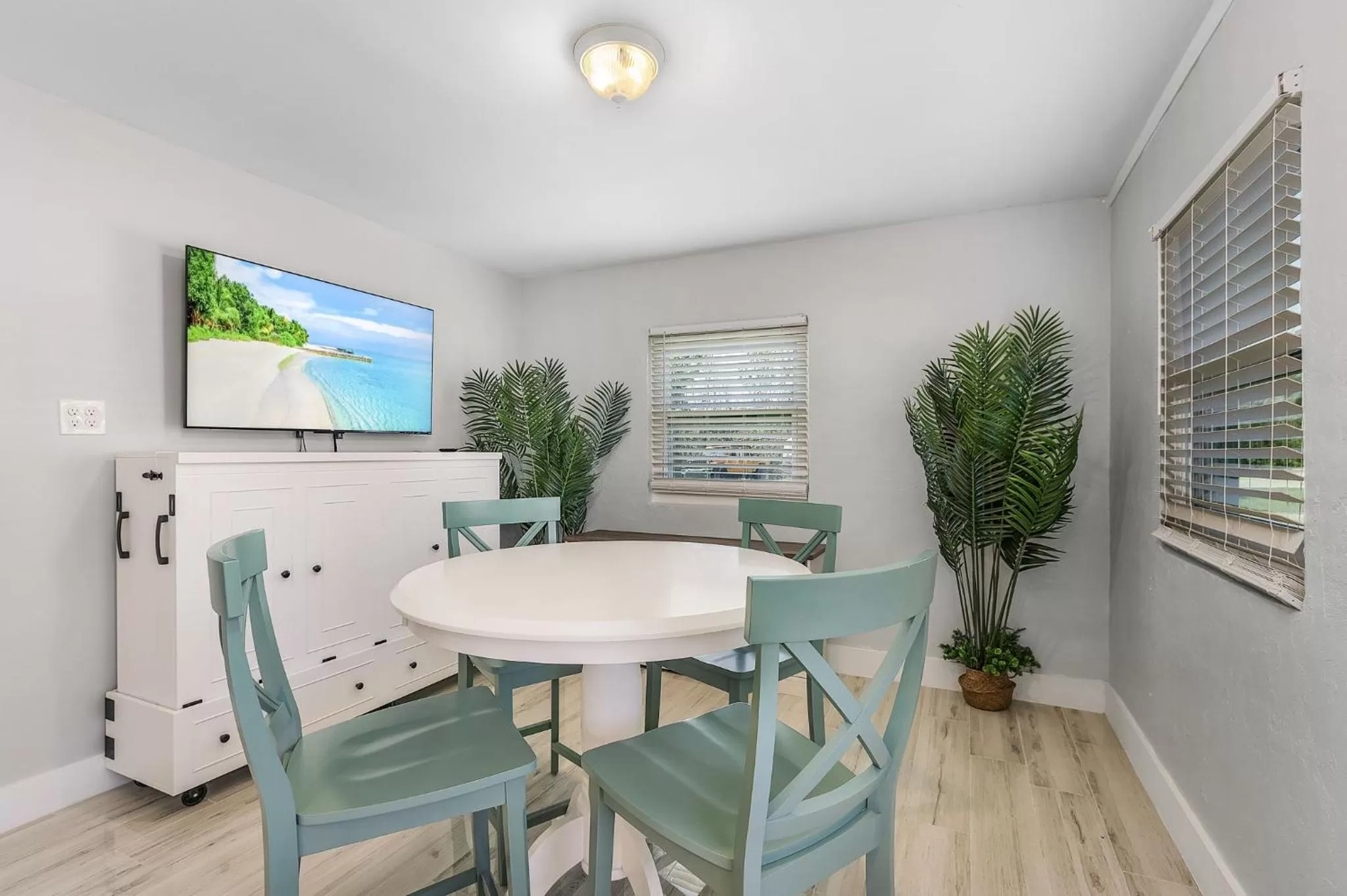 Seating area in Matlacha on Shoreview