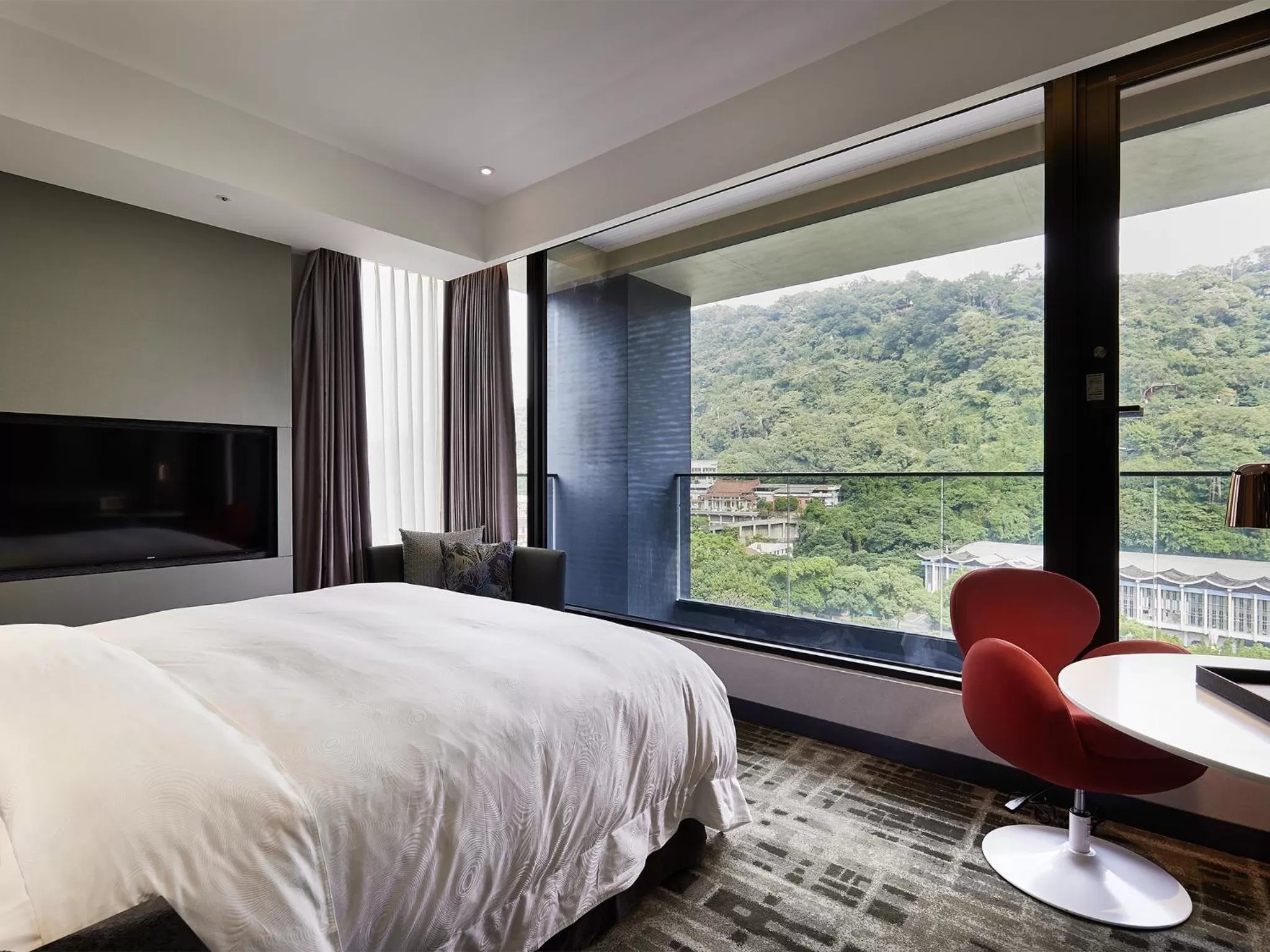 Balcony/Terrace, Bed in The Tango Hotel Taipei Jiantan