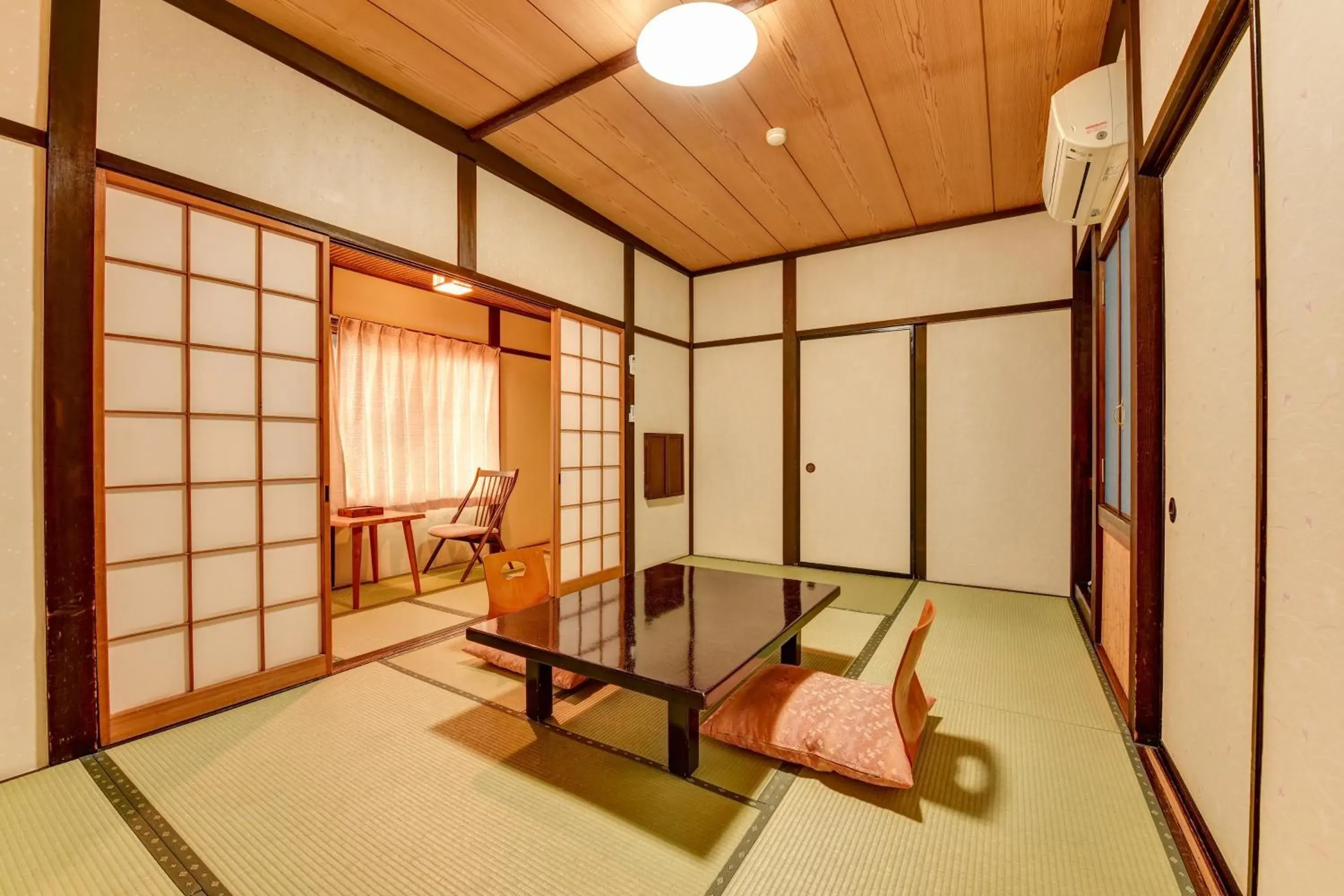 Photo of the whole room in Futarishizuka Hakuun Hotel