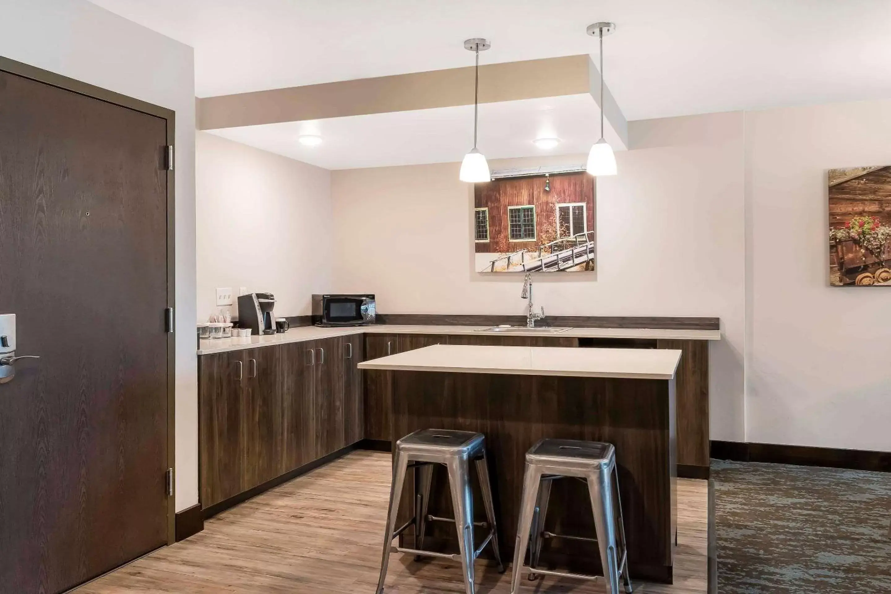 Photo of the whole room, Kitchen/Kitchenette in Copper King Convention Center, Ascend Hotel Collection