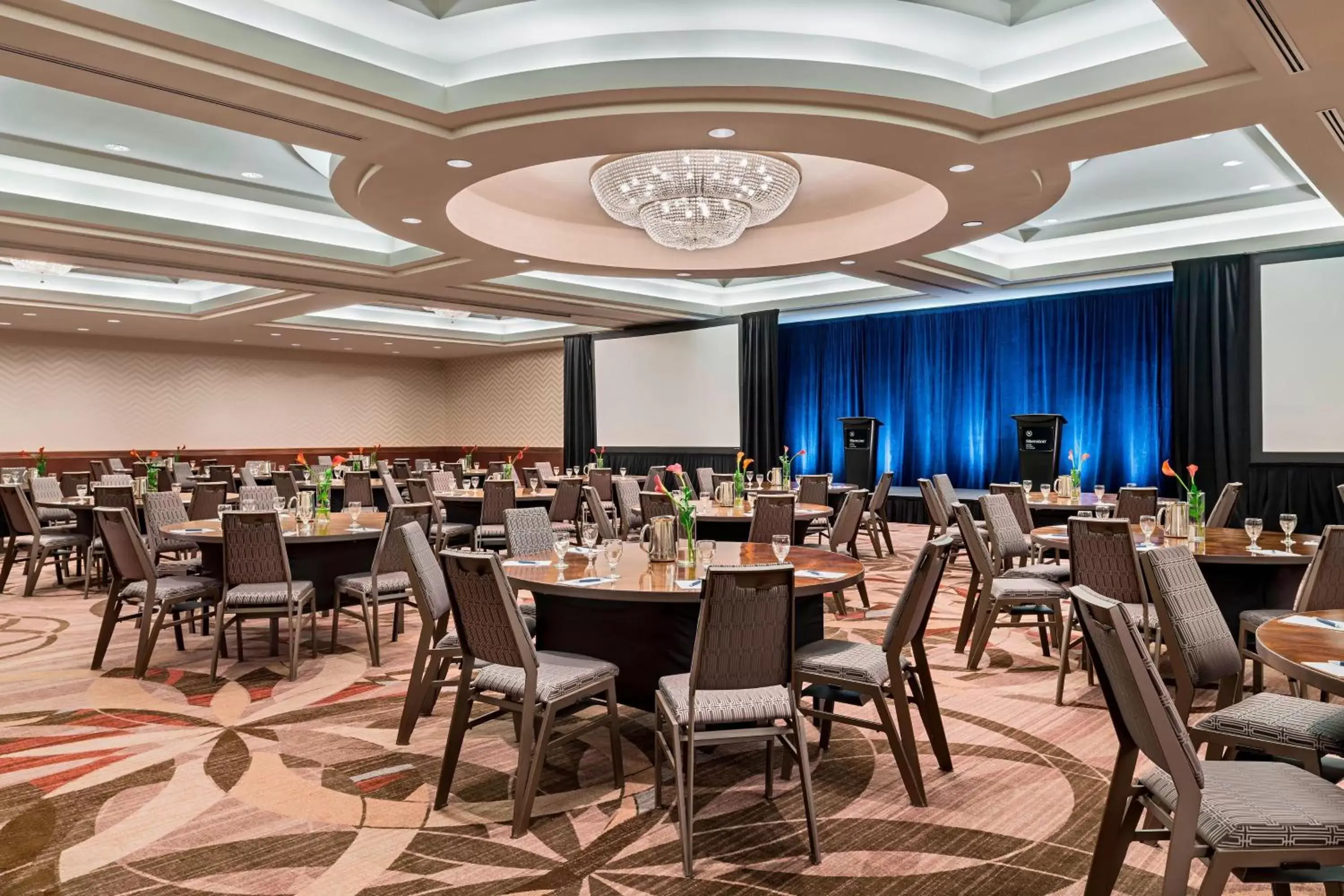Meeting/conference room, Restaurant/Places to Eat in Sheraton Suites Calgary Eau Claire