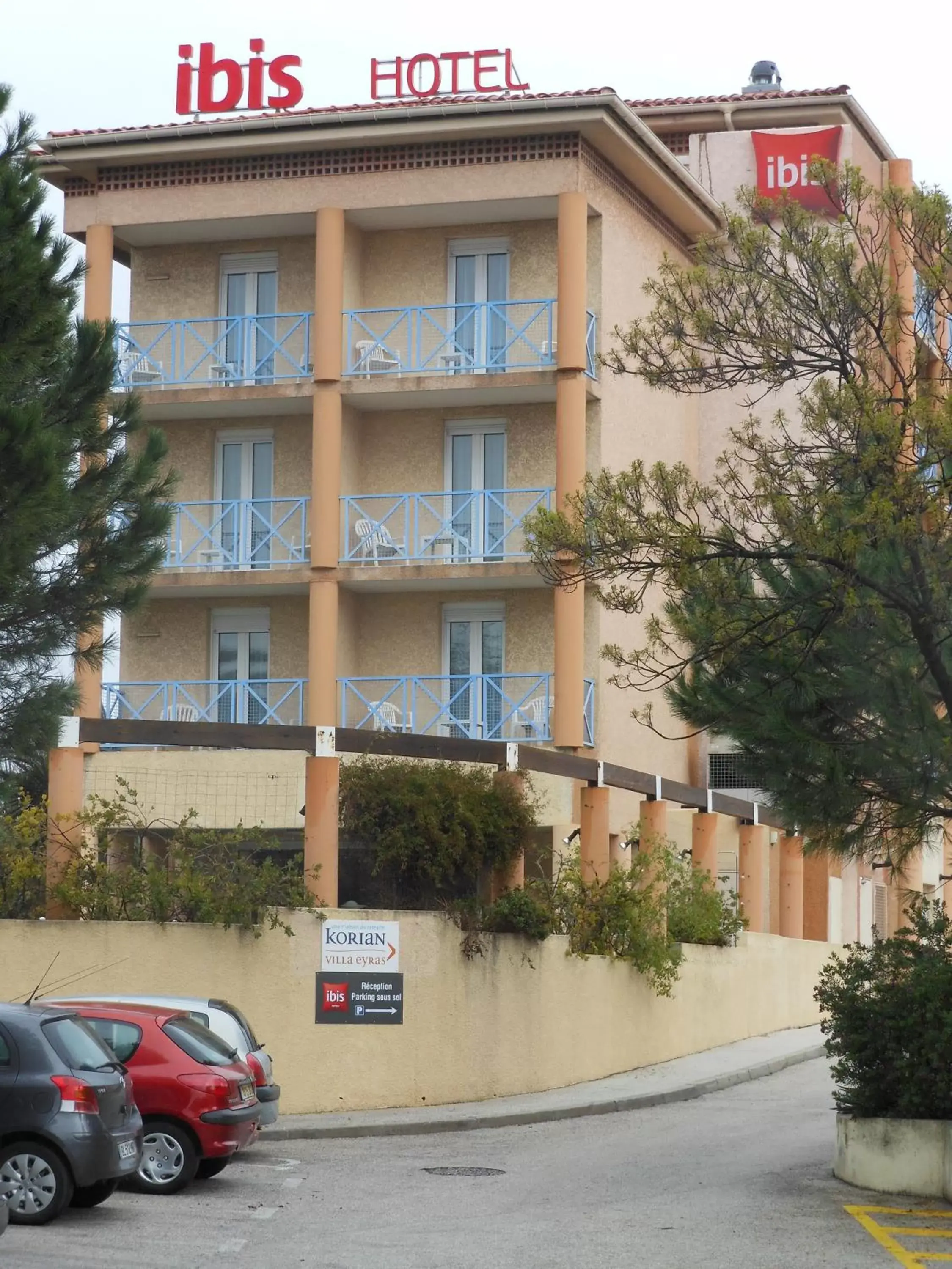 Facade/entrance, Property Building in ibis Hyeres Centre