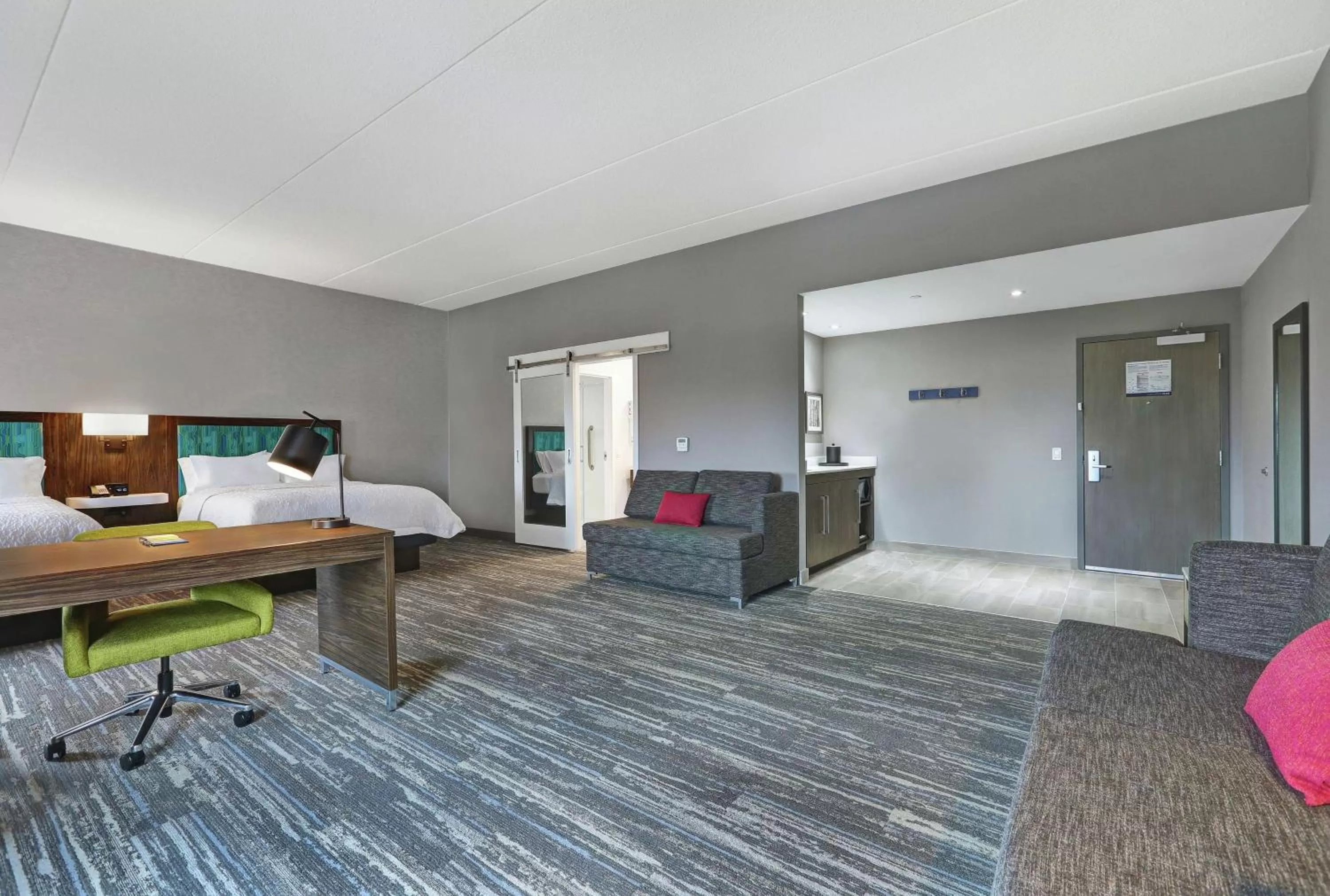 Bedroom, Bed in Hampton Inn Peterborough