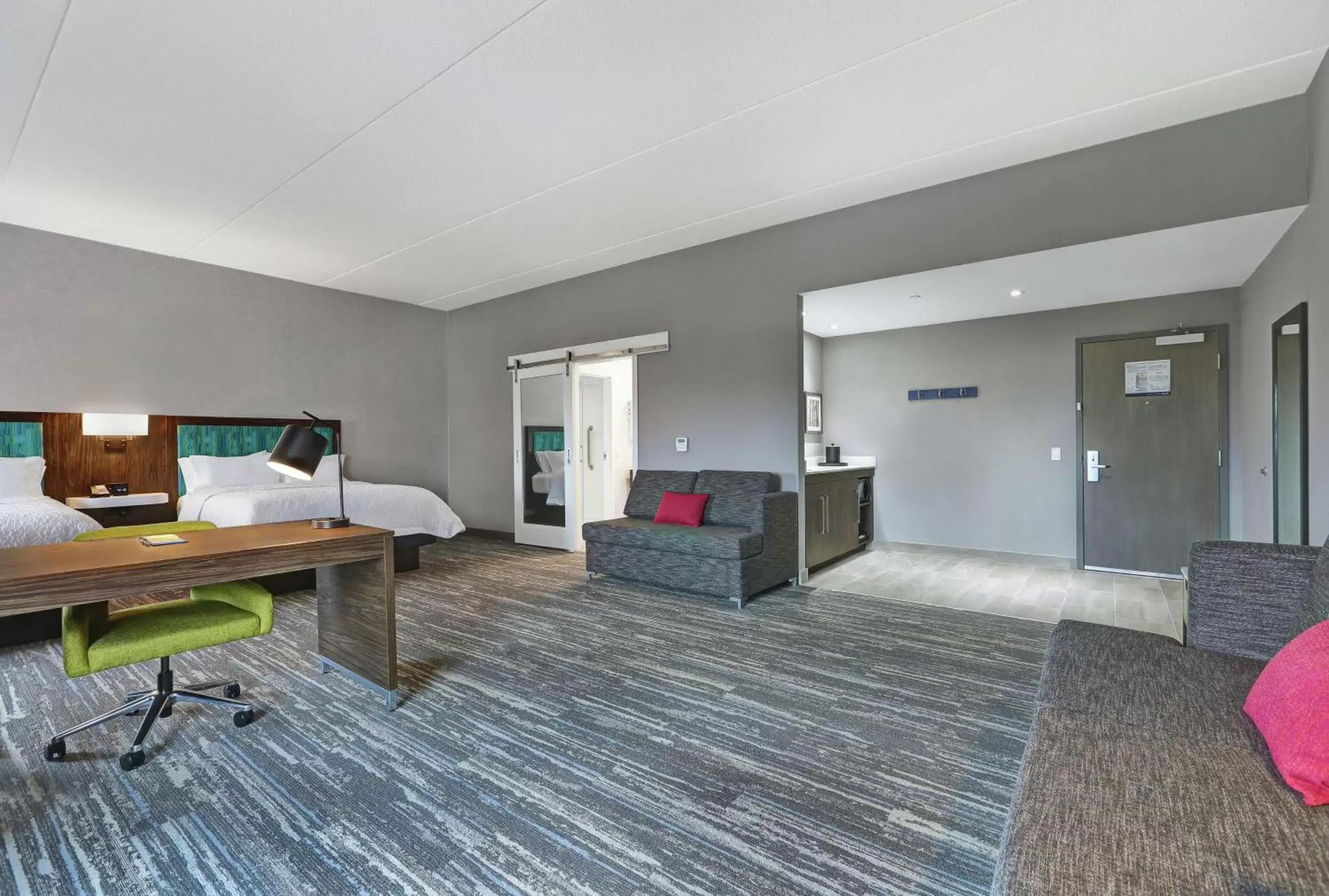 Bedroom in Hampton Inn By Hilton Peterborough