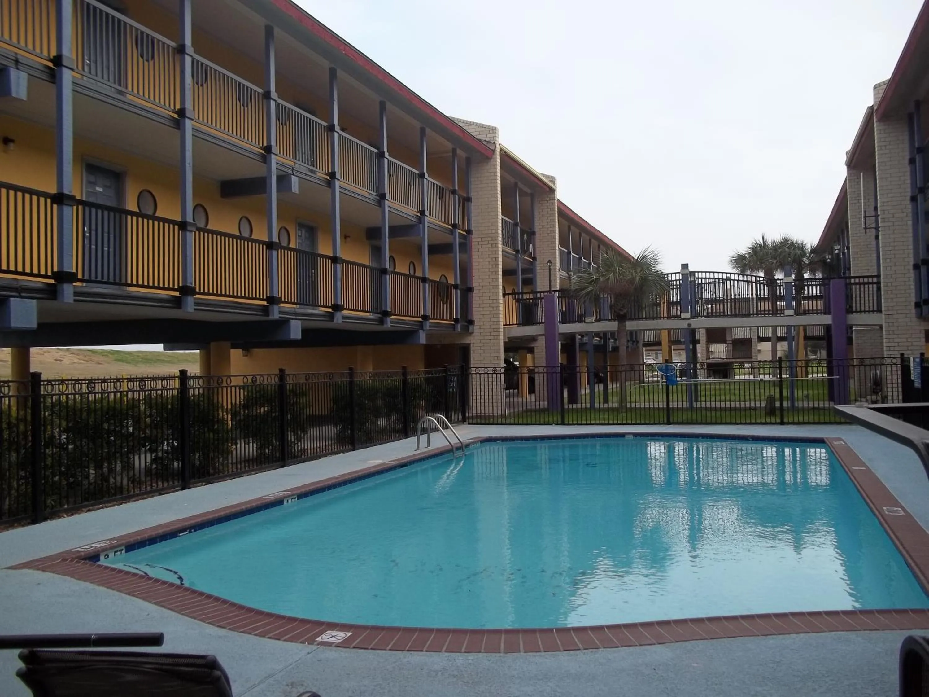 Swimming pool in Scottish Inns Galveston