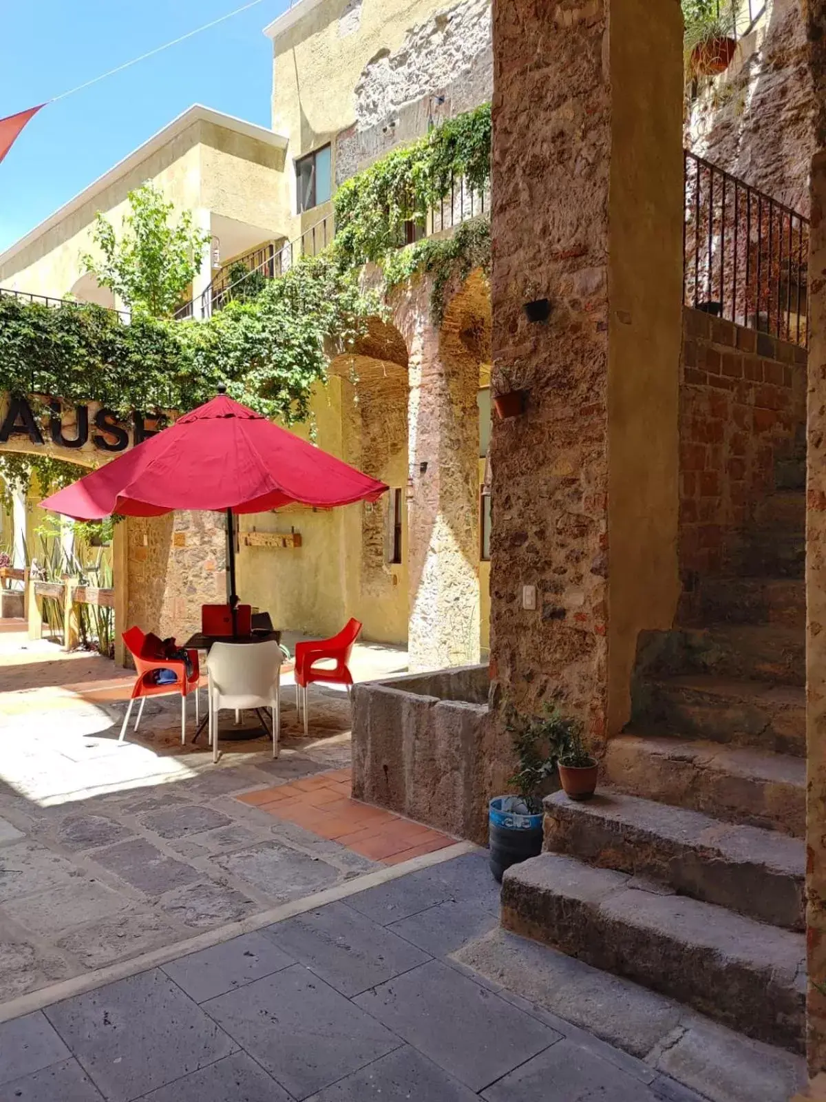 Patio in Hotel el Descanso Barrio del Artista