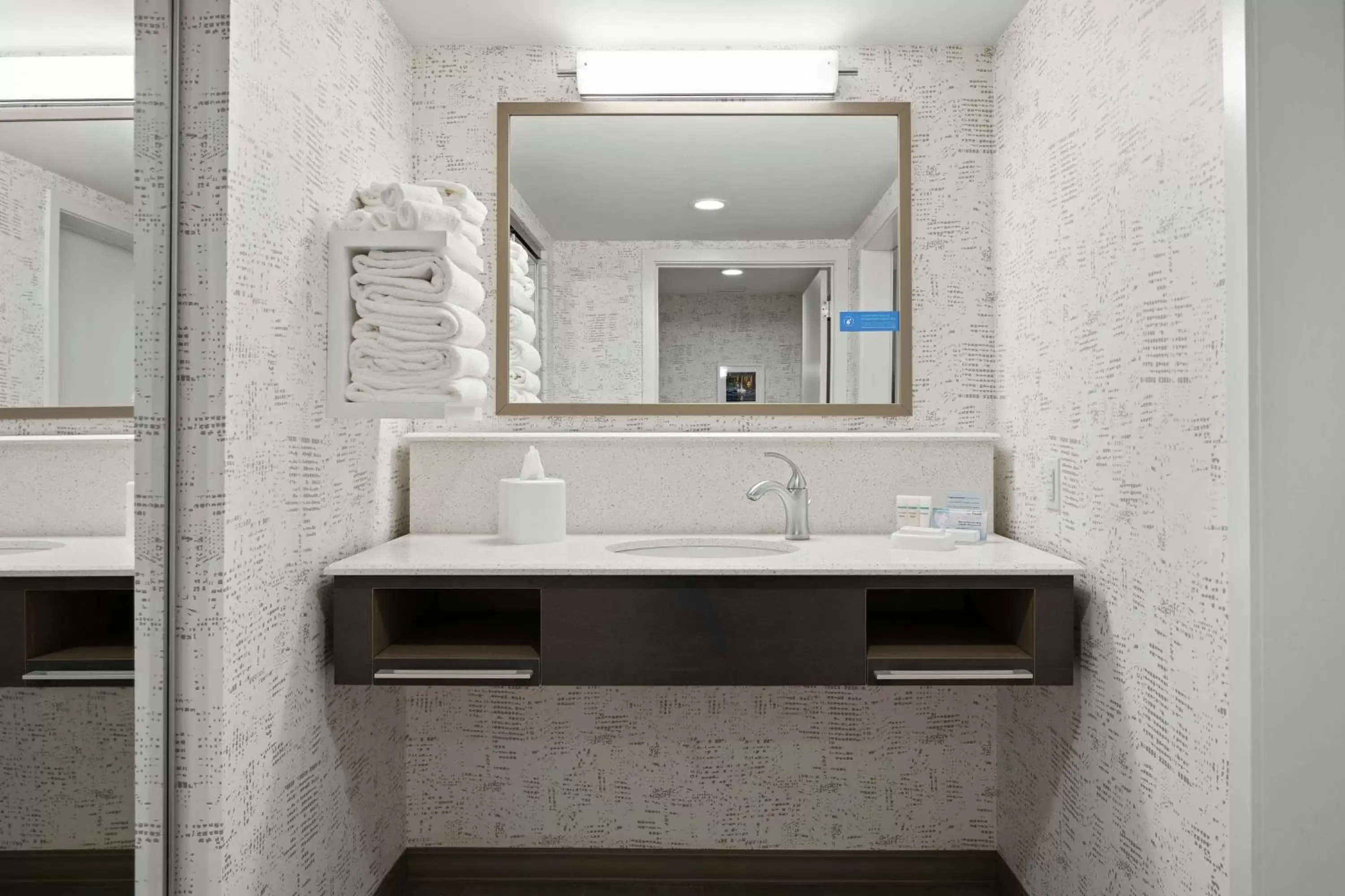 Bathroom in Hampton Inn & Suites Cranberry Township/Mars