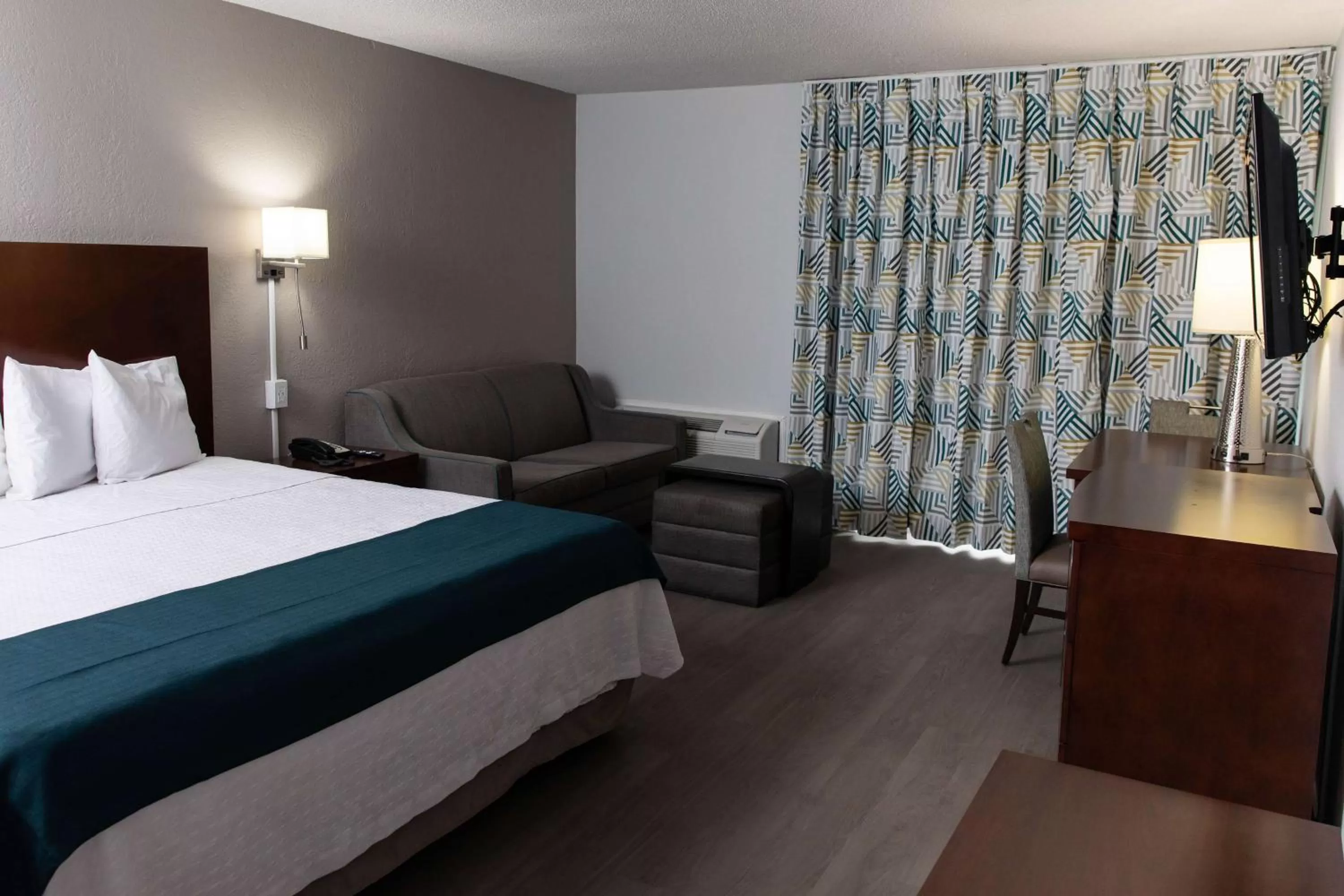 Photo of the whole room, Bed in Studio 6 Ocala, FL