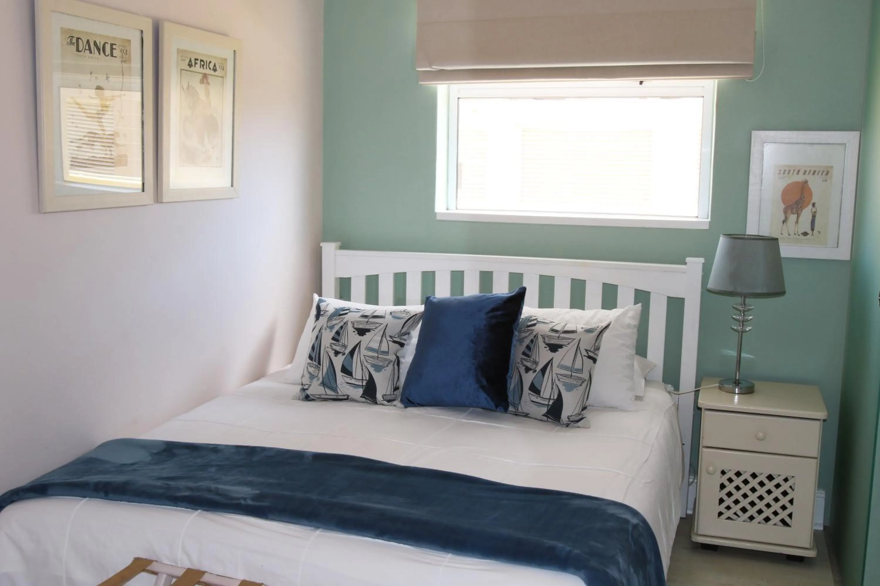 Bed in Dolphin Inn Guesthouse