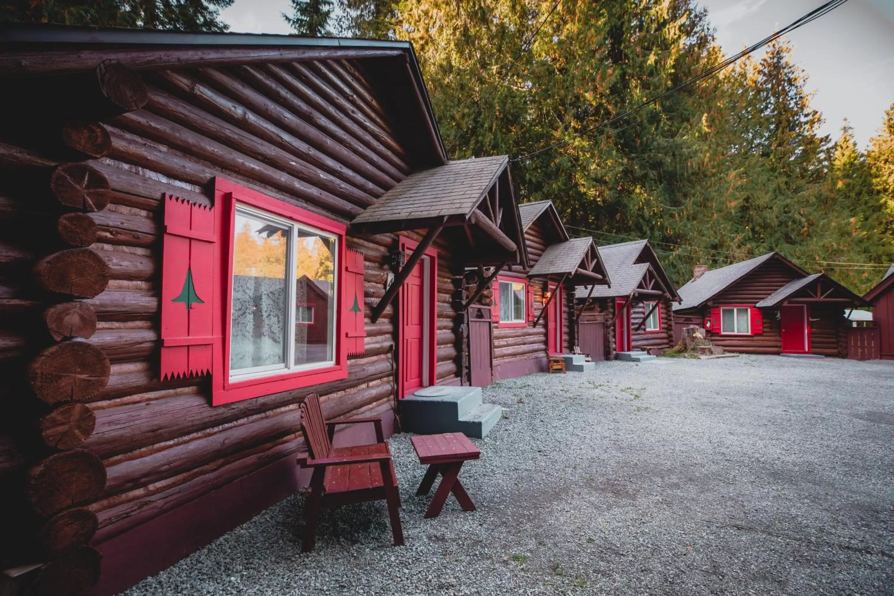 Property Building in Gateway Inn & Cabins