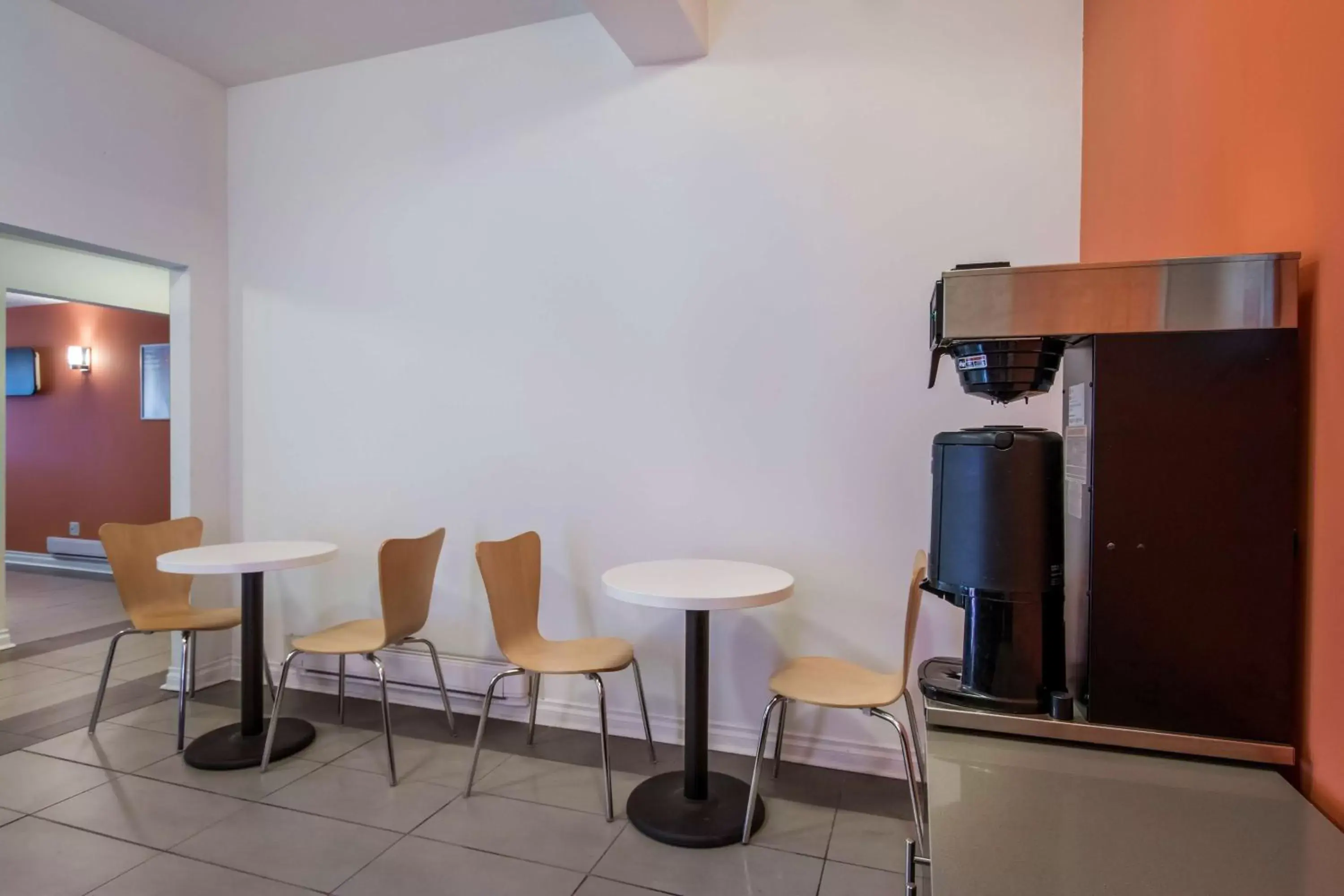 Restaurant/places to eat in Motel 6-Sudbury, ON