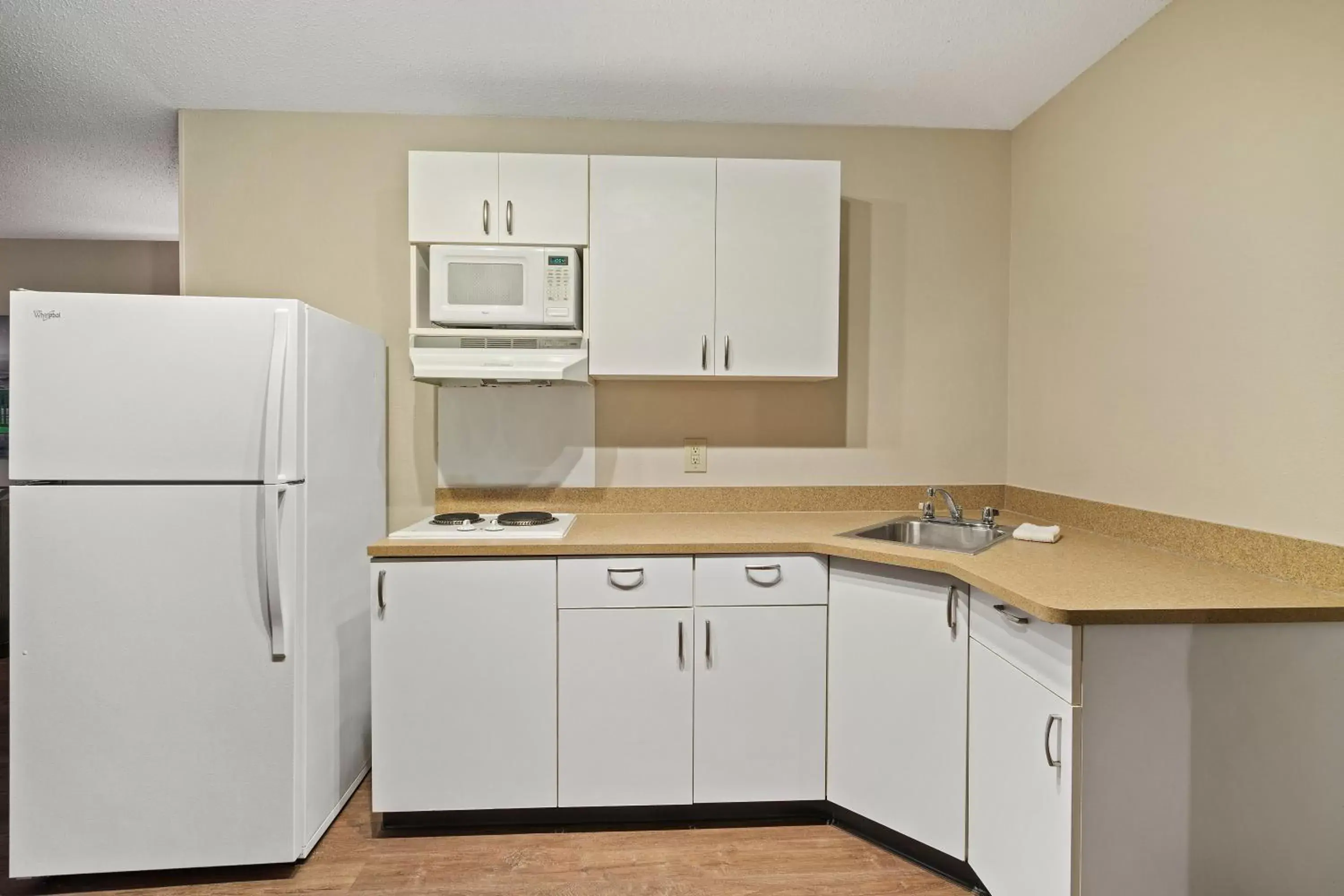 Kitchen or kitchenette, Kitchen/Kitchenette in Extended Stay America Suites - Washington, DC - Centreville - Manassas
