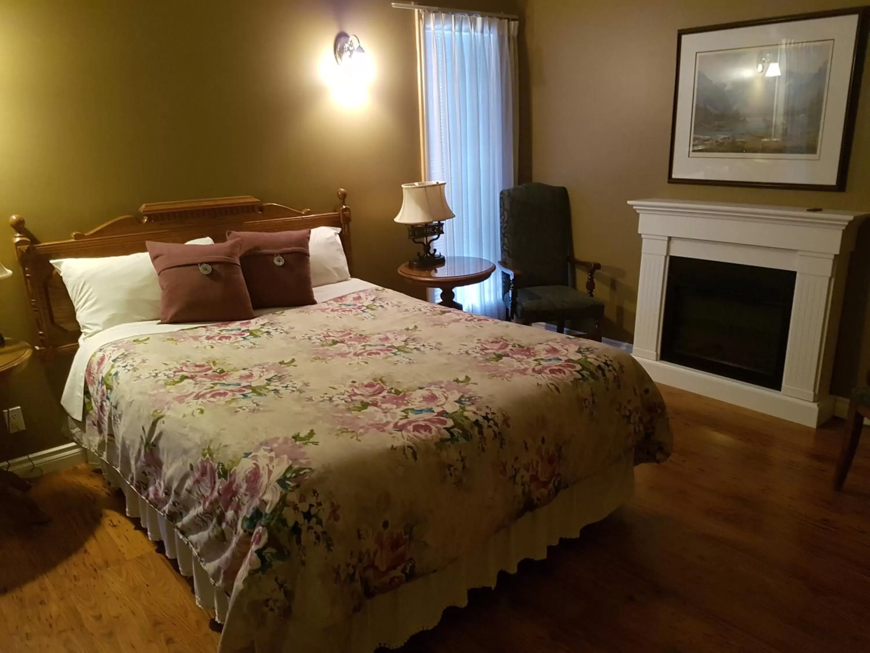 Bedroom, Bed in Lady MacDonald Country Inn