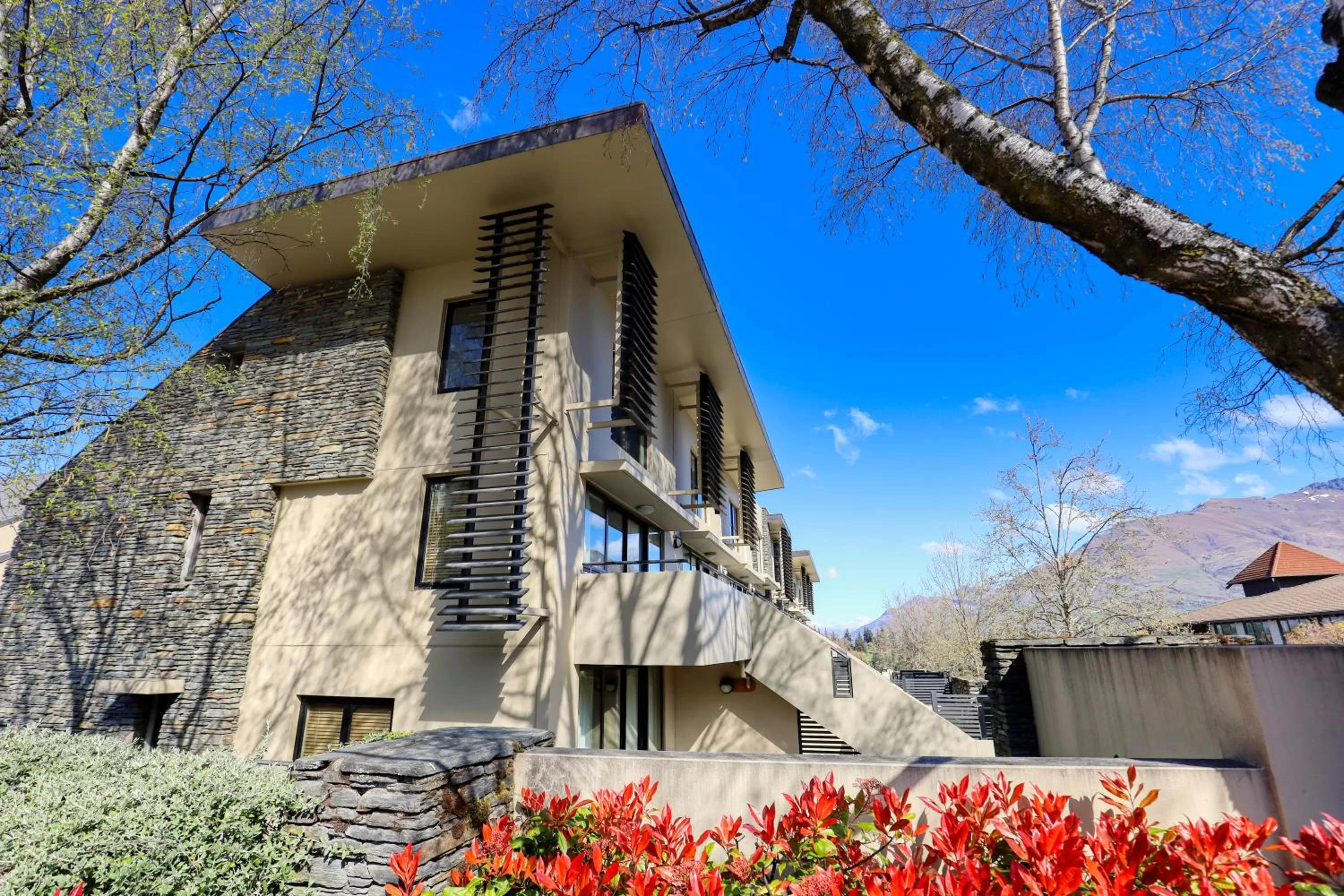 Property building in Garden Court Suites & Apartments