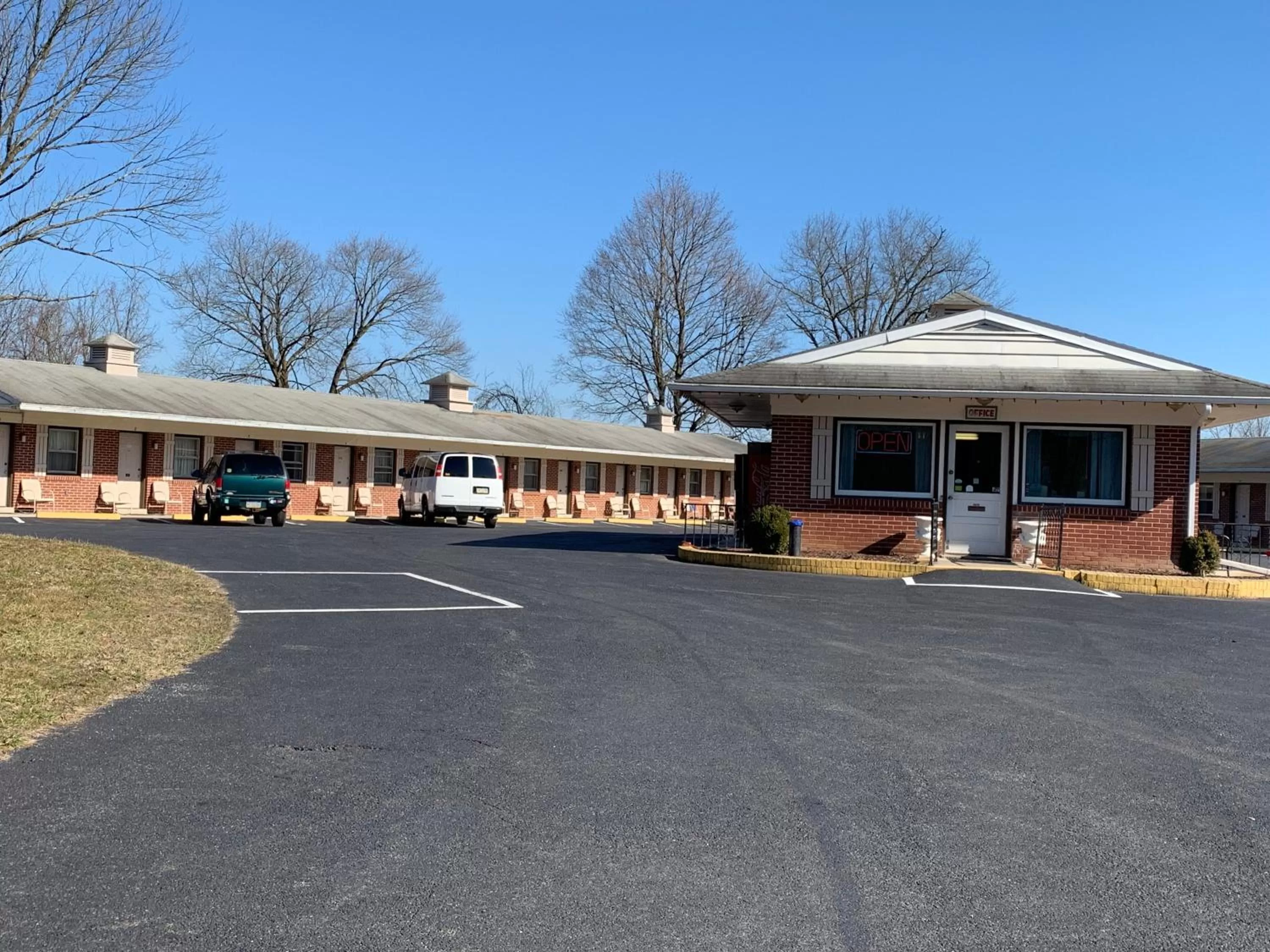 Property building in Red Carpet Inn - Gettysburg