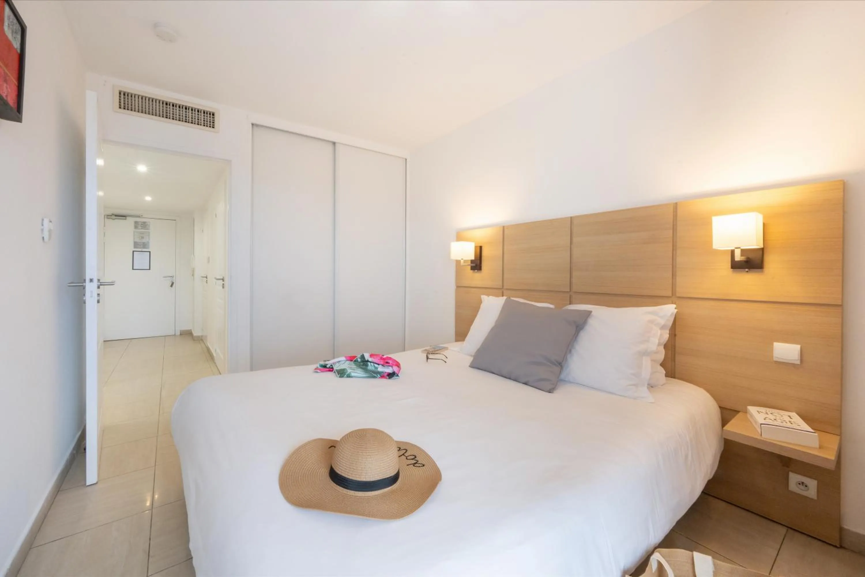 Bedroom, Bed in Nemea Appart Hotel Le Lido Cagnes sur Mer