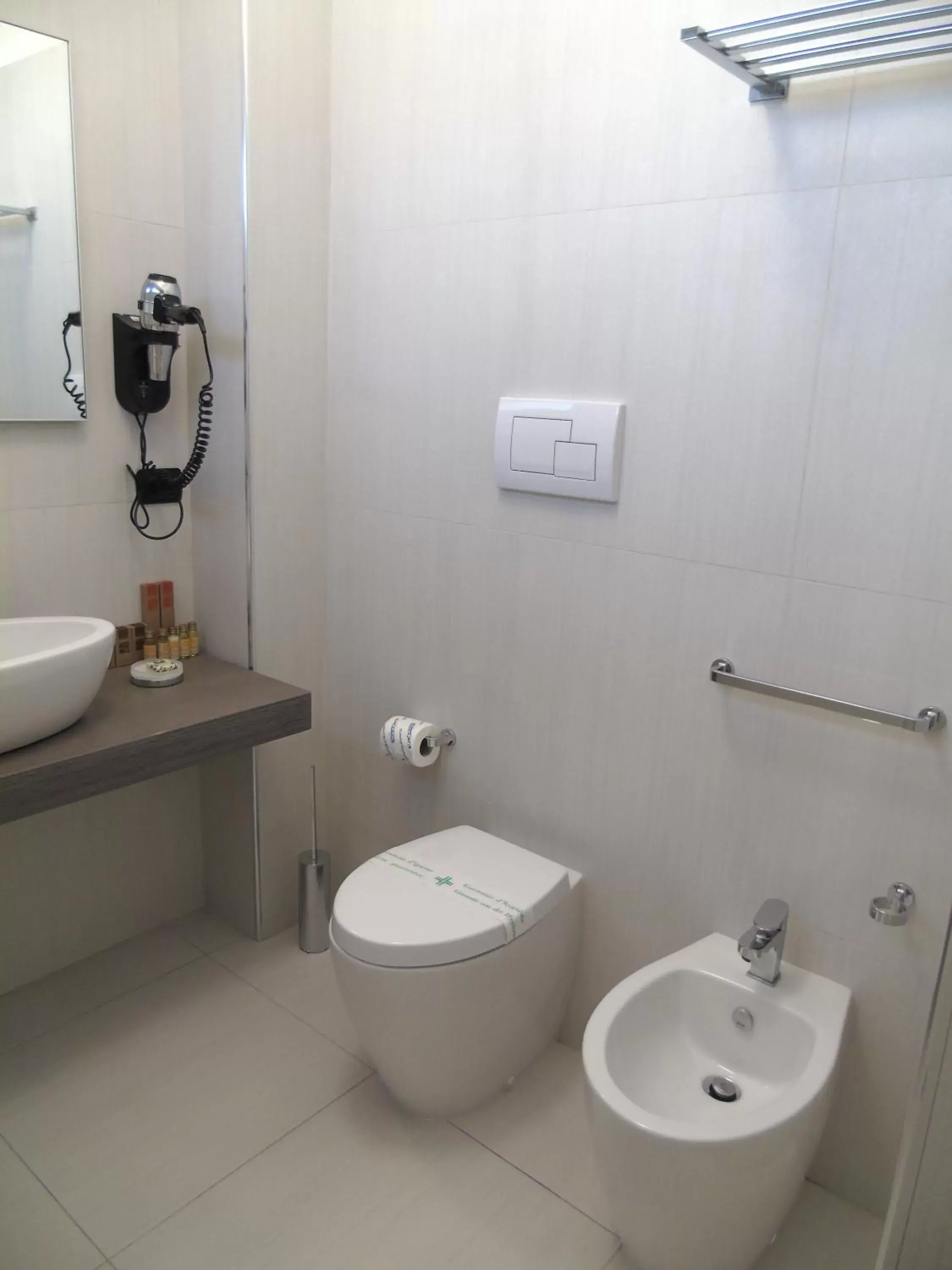 Shower, Bathroom in Areté Luxury Room