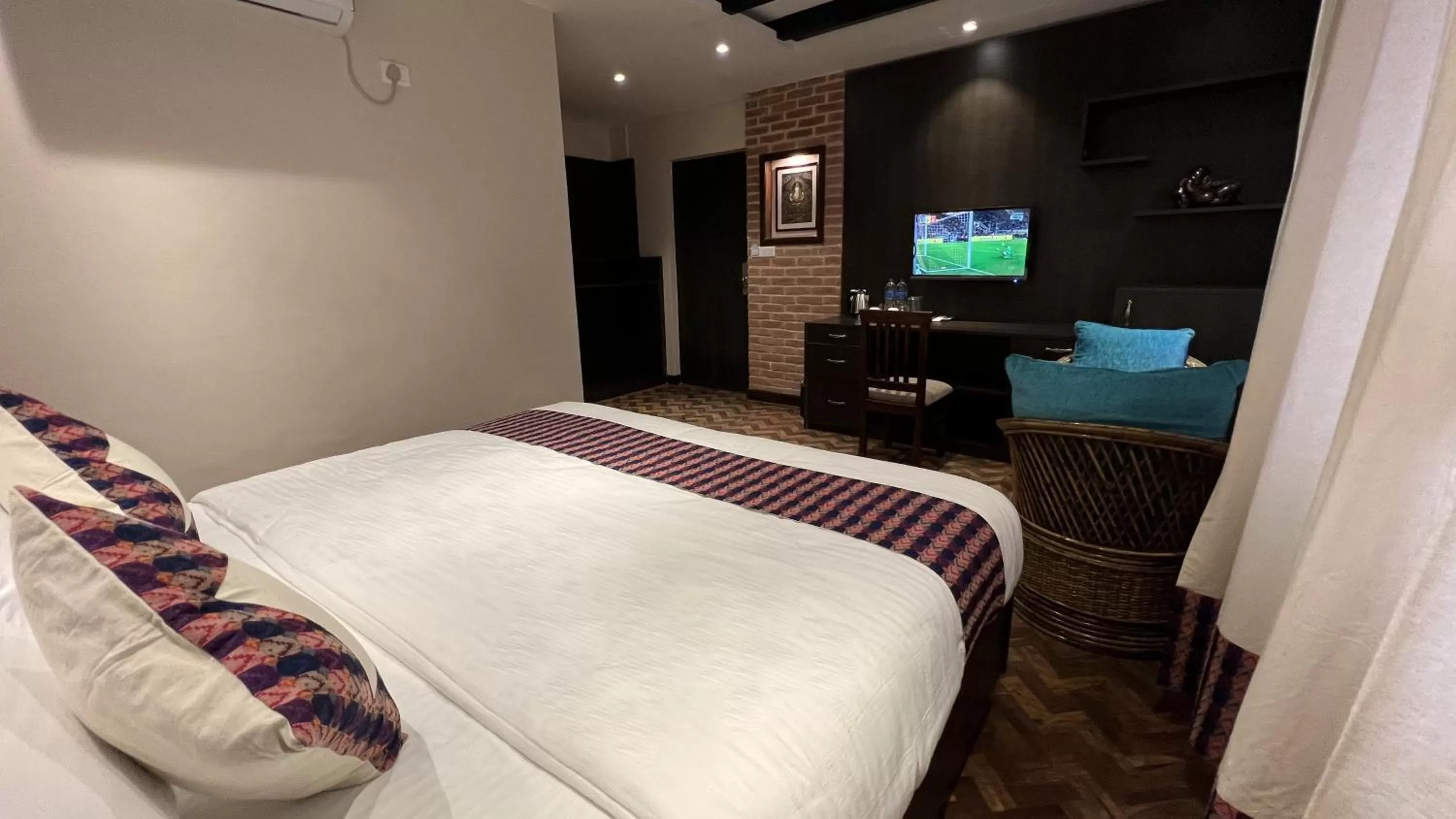 Photo of the whole room, Bed in Mandala Heritage Inn