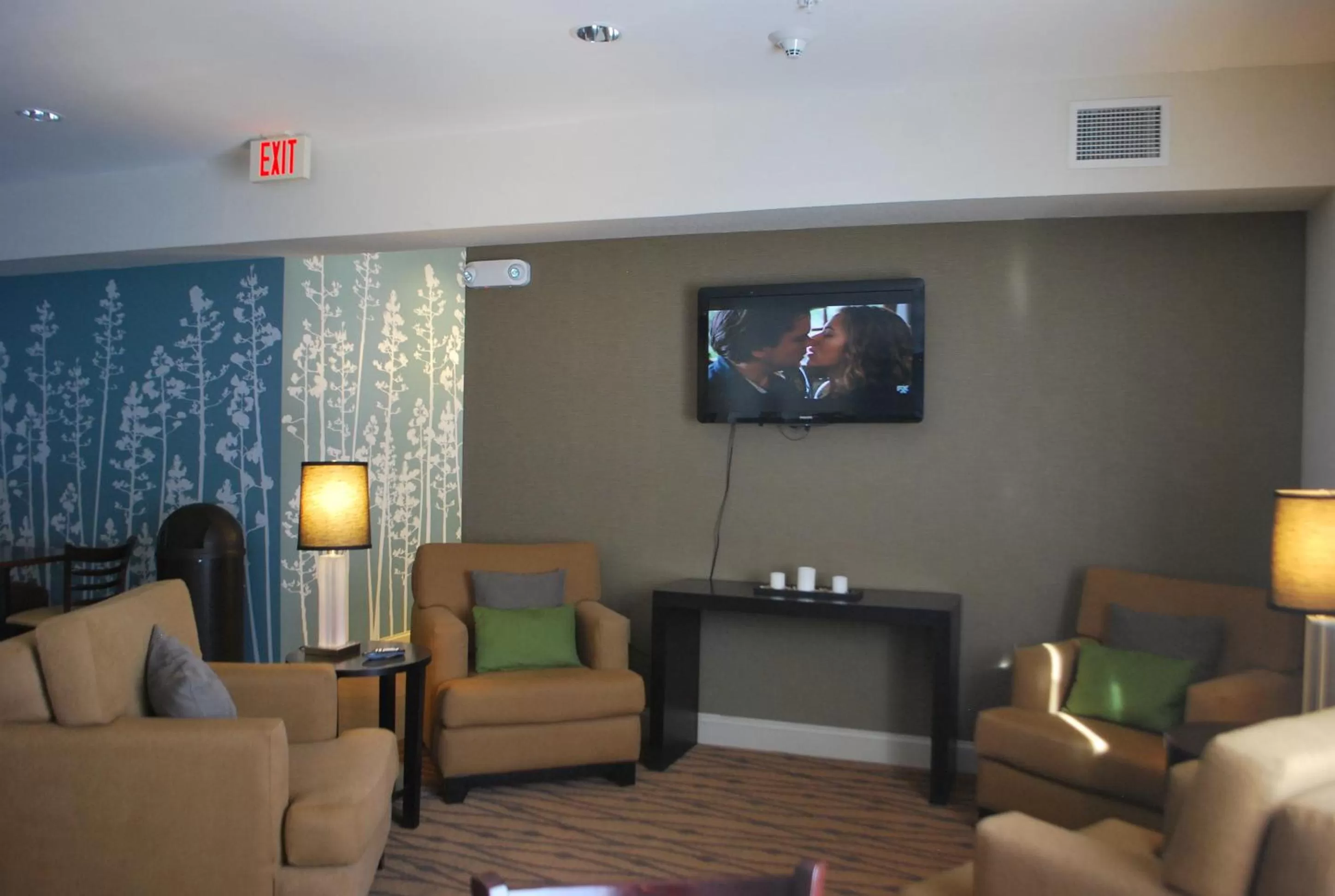 Communal lounge/ TV room in Sleep Inn & Suites Clintwood