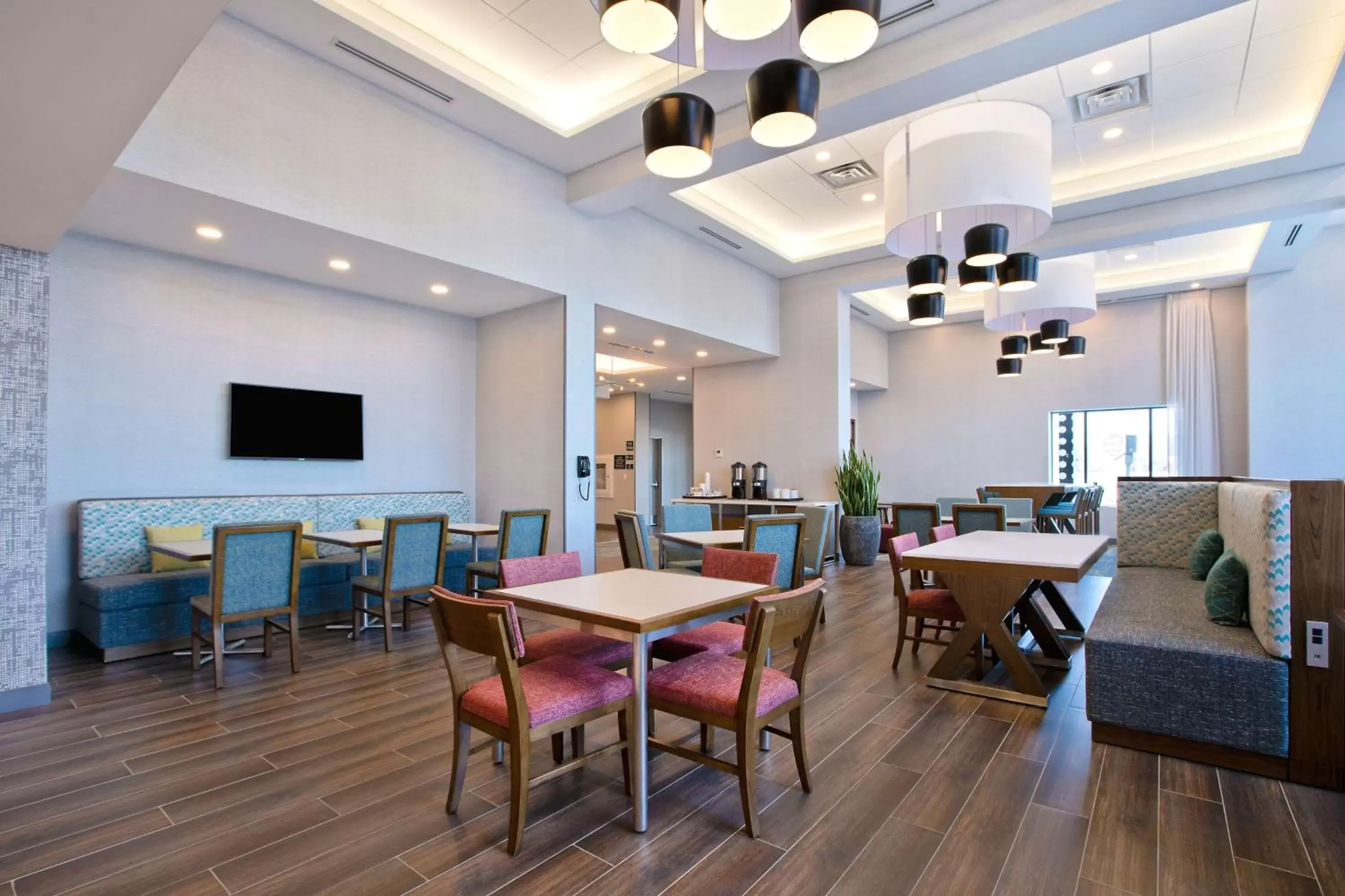 Lobby or reception, Restaurant/Places to Eat in Hampton Inn & Suites Ottawa West, Ontario, Canada