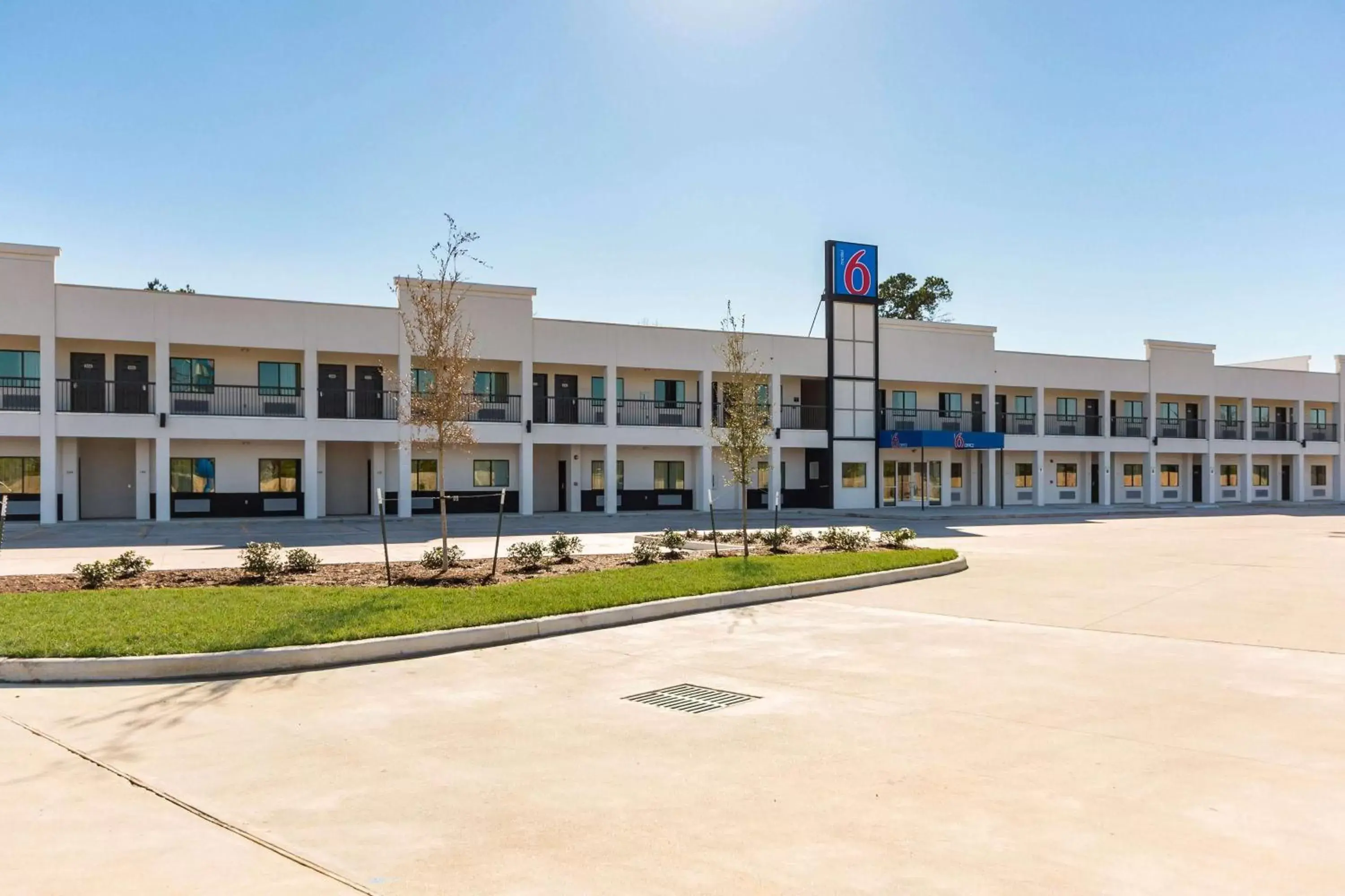 Property Building in Motel 6-Channelview, TX