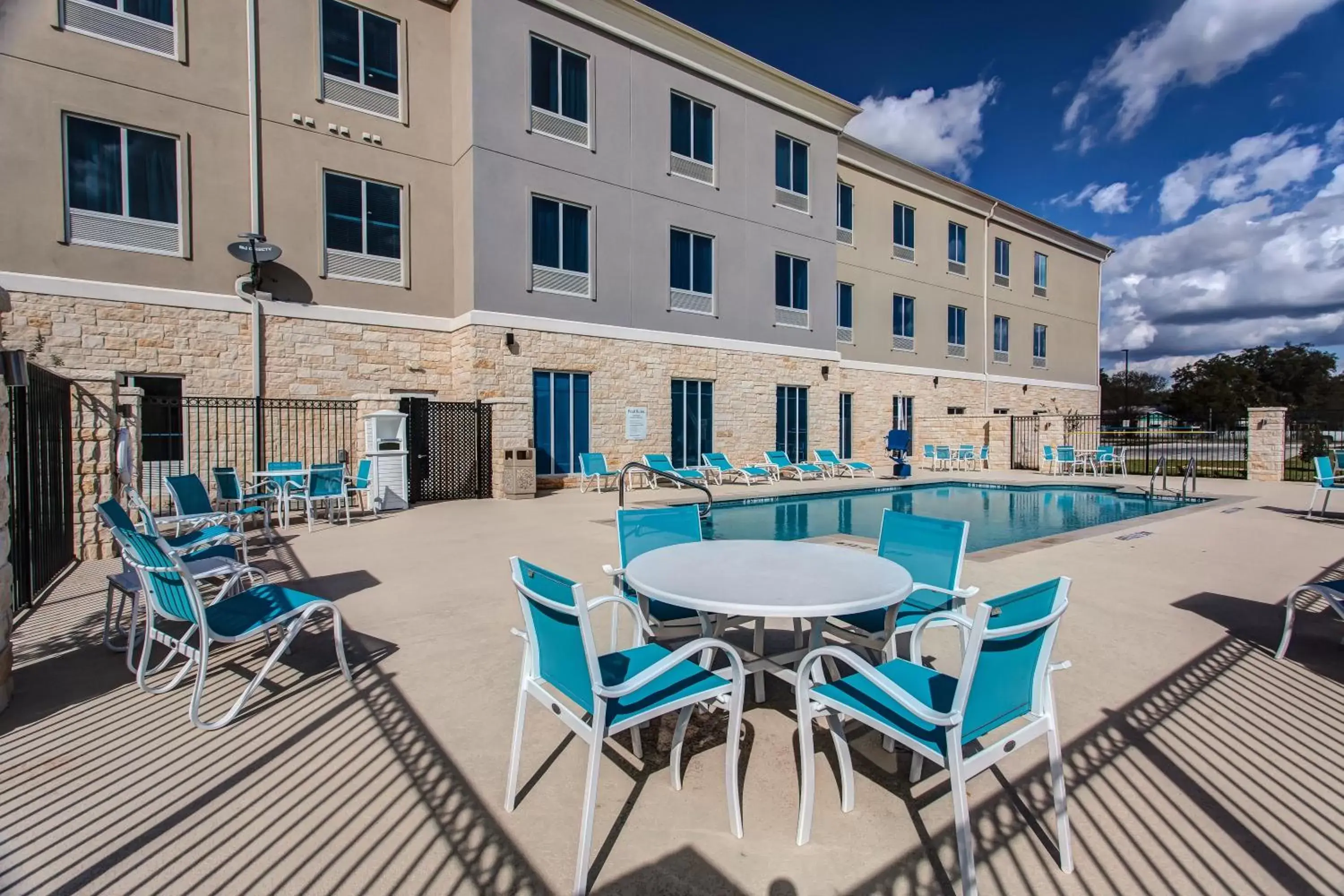 Swimming pool, Property Building in Holiday Inn Express & Suites Gatesville - N. Ft Hood, an IHG Hotel