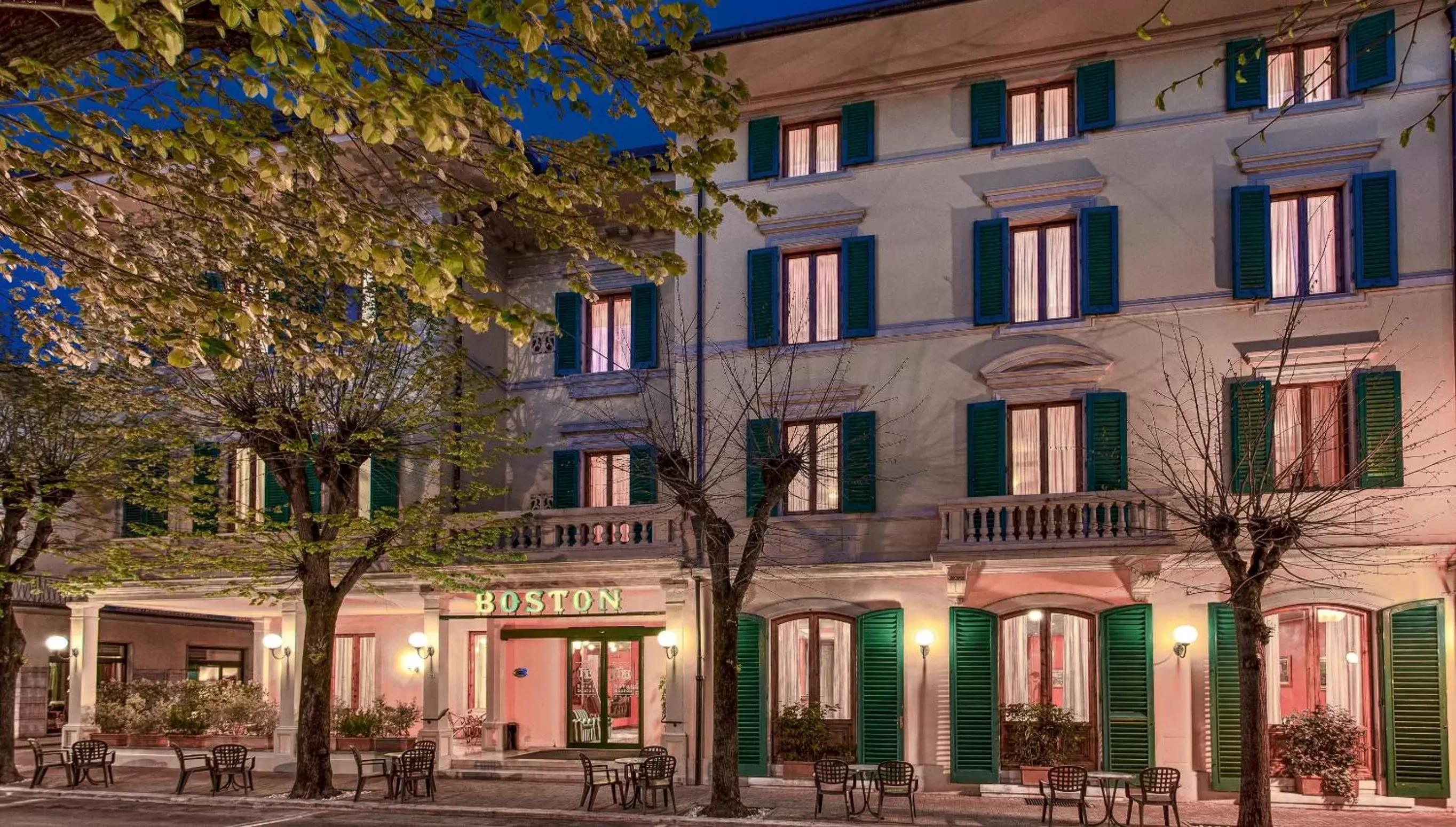 Facade/entrance, Property Building in Hotel Boston