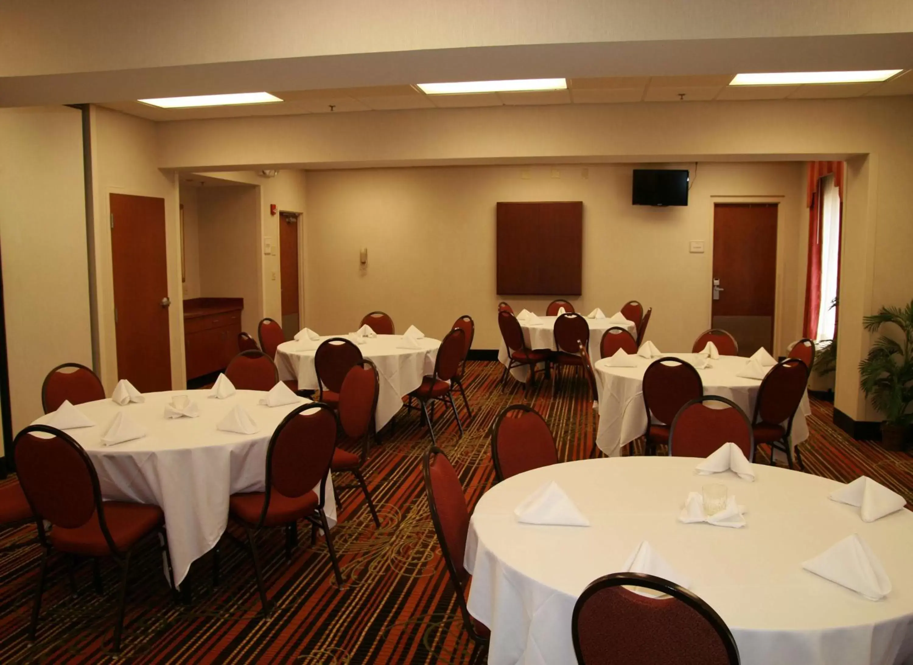 Meeting/conference room, Restaurant/Places to Eat in Hampton Inn & Suites, Springfield SW